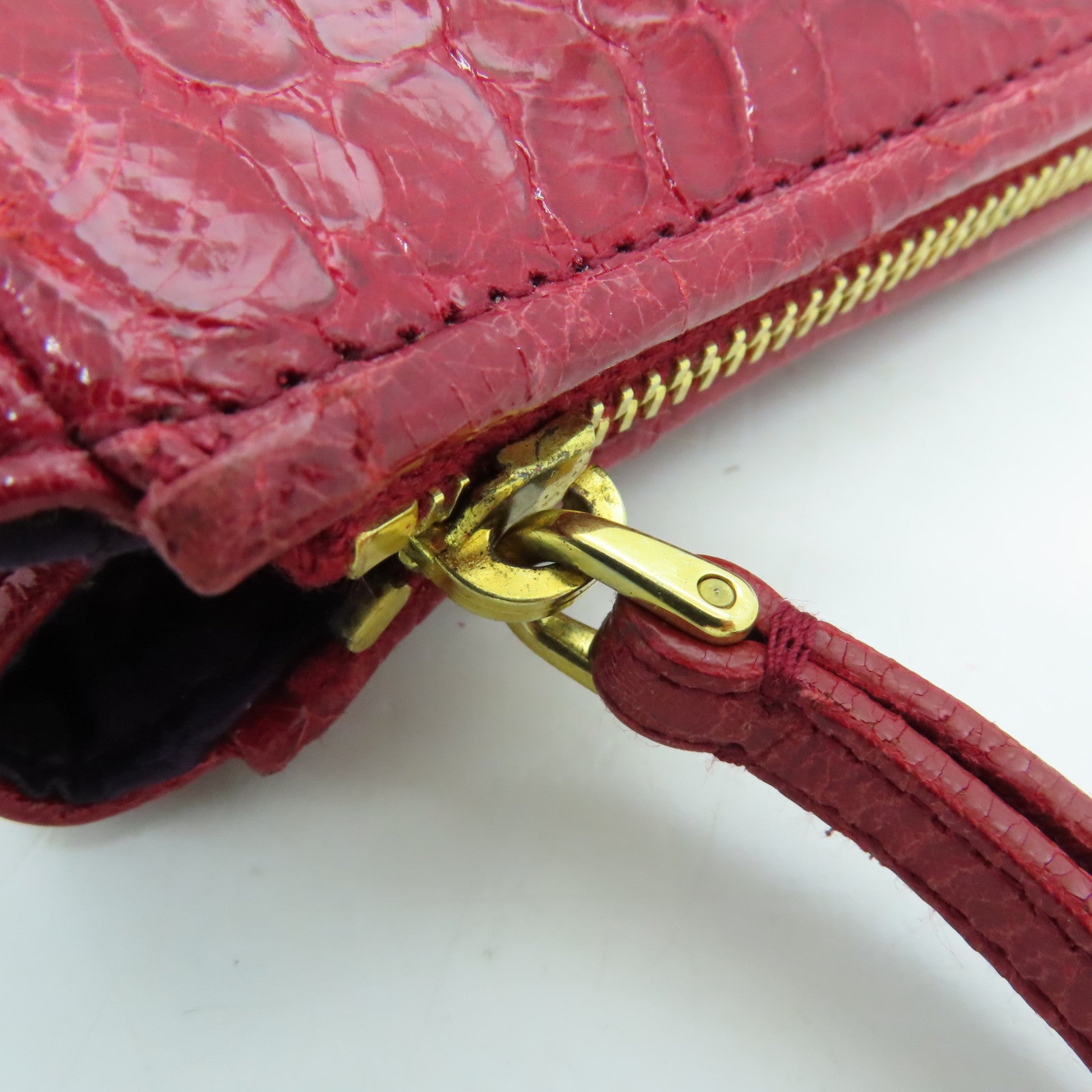 Miu Miu 皮革Pouch金扣手拿包紅色