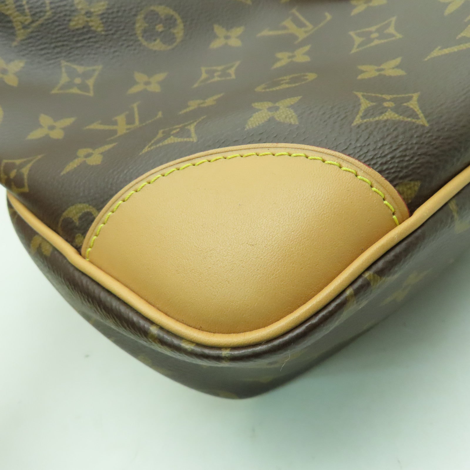 LOUIS VUITTON Monogram Odeon MM金扣肩背袋啡色