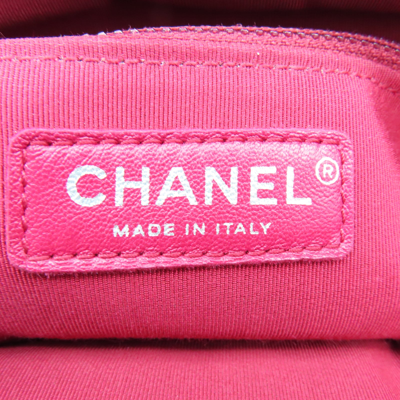 CHANEL 菱格牛皮皮革Gabrielle Medium金扣/銀扣鏈帶肩背袋白色
