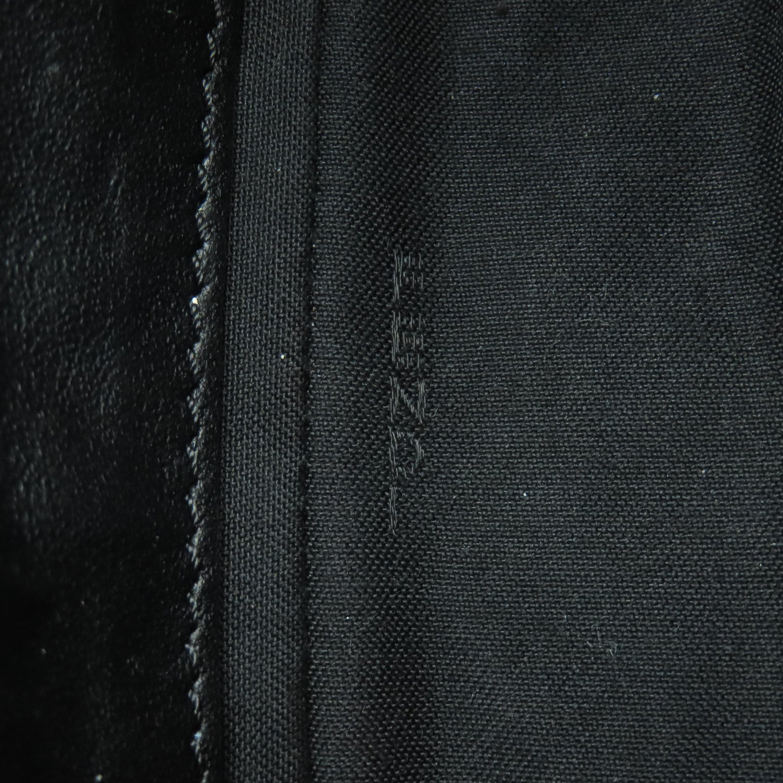 FENDI 羊皮皮革Baguette Mini金扣手挽肩背兩用袋黑色