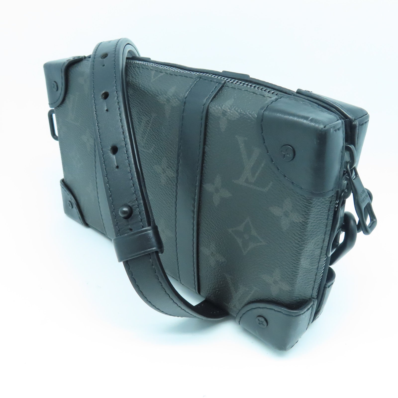 LOUIS VUITTON Monogram Eclipse Soft Trunk Wallet肩背袋黑色