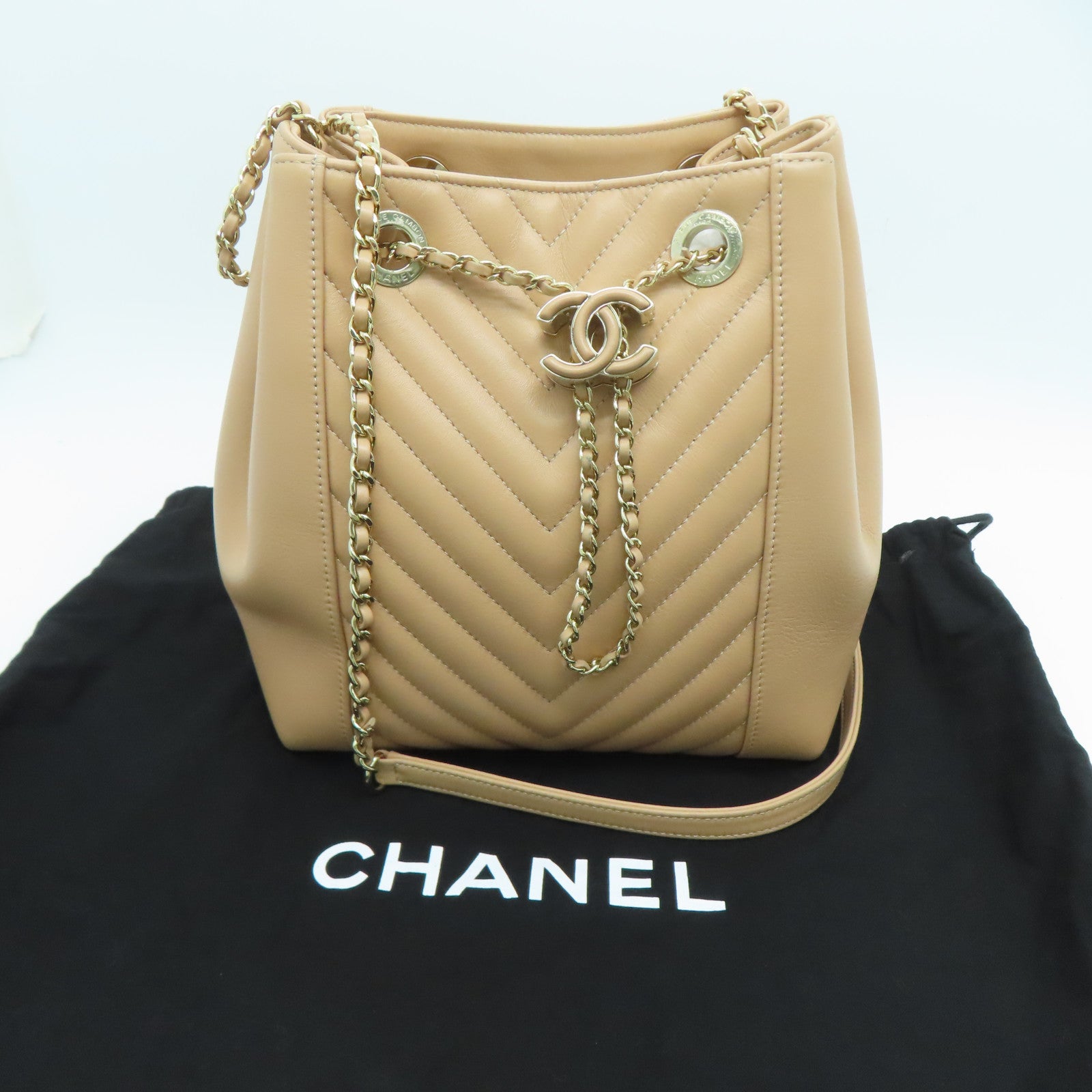 CHANEL 牛皮皮革Chain Shoulder金扣肩背袋杏色