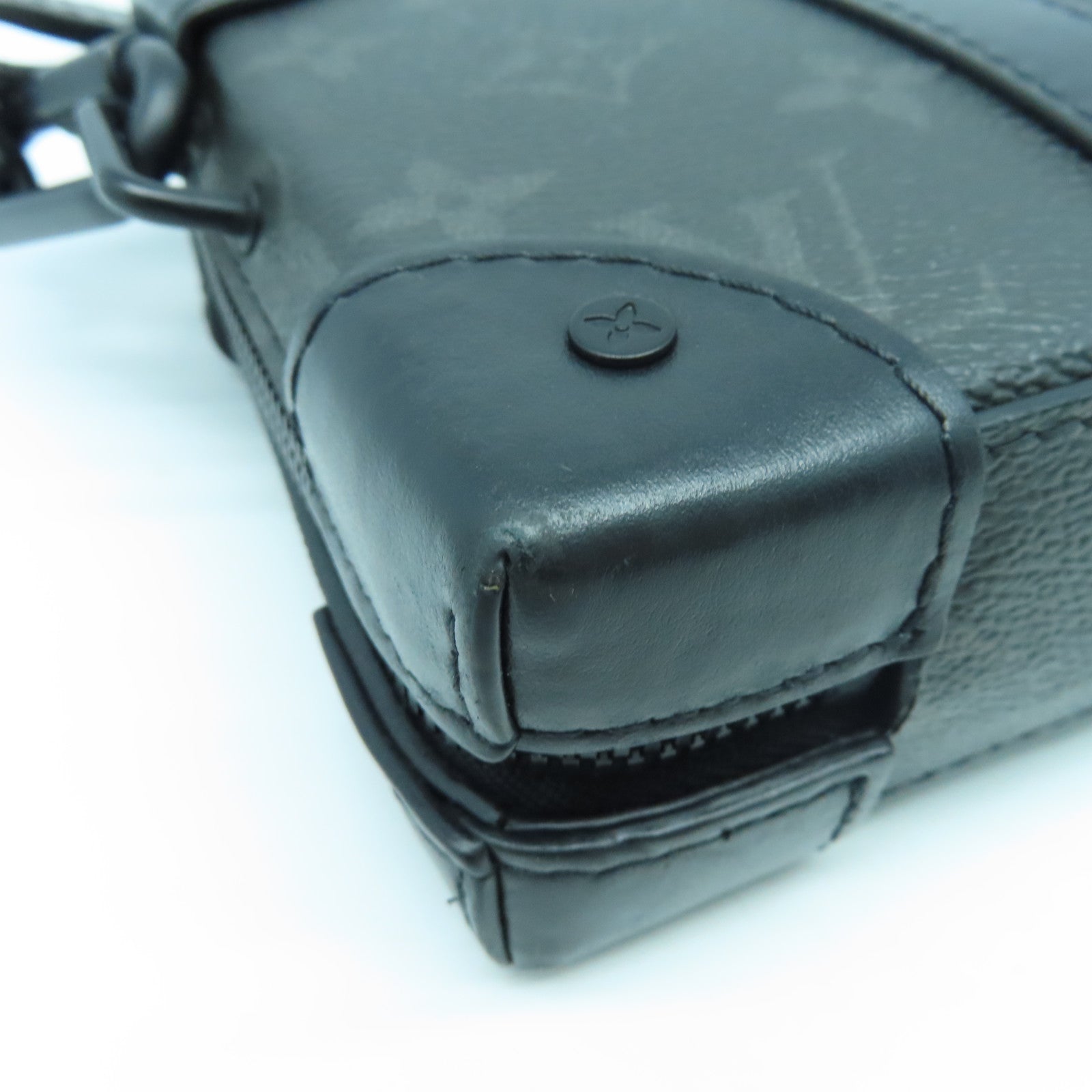 LOUIS VUITTON Monogram Eclipse Soft Trunk Wallet肩背袋黑色