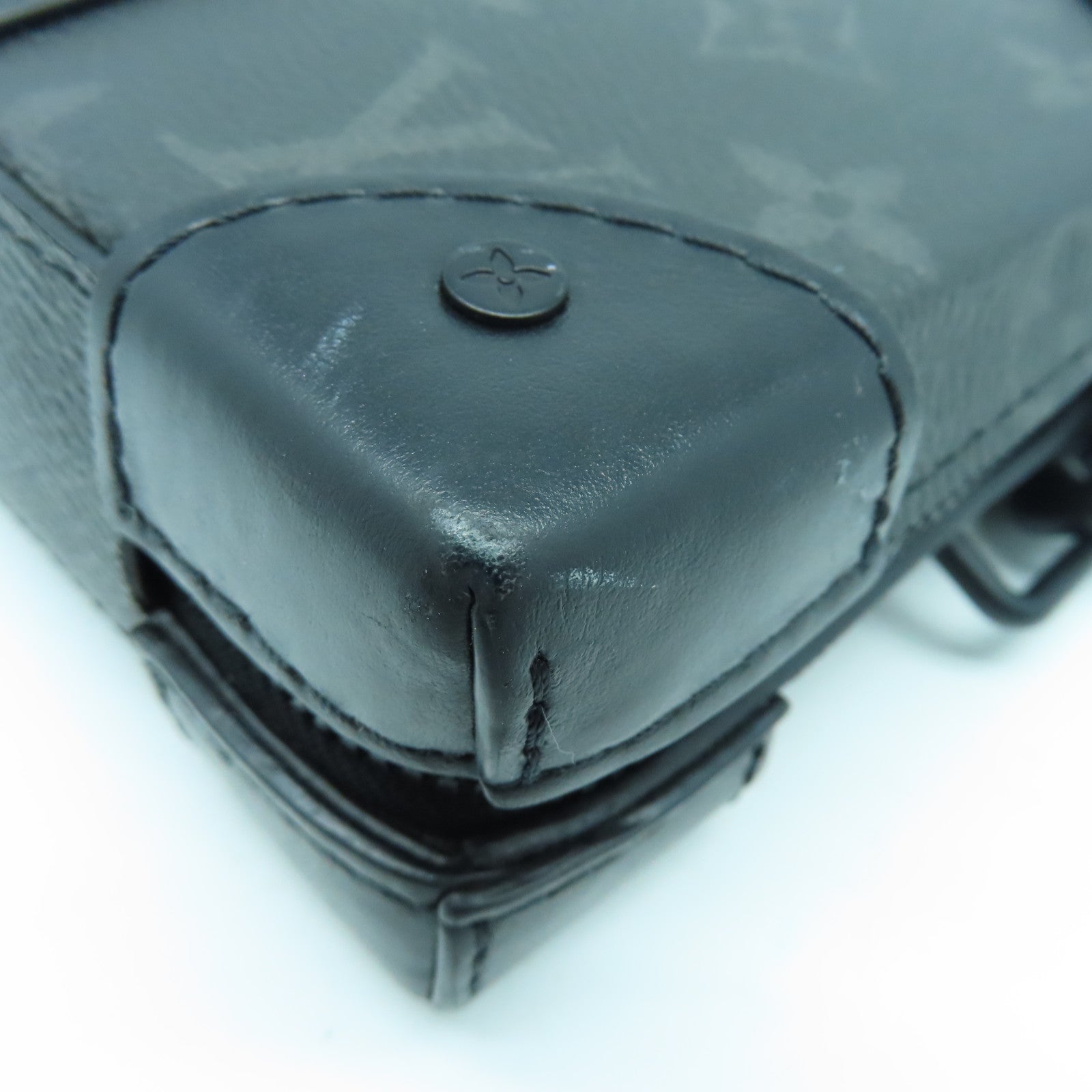 LOUIS VUITTON Monogram Eclipse Soft Trunk Wallet肩背袋黑色