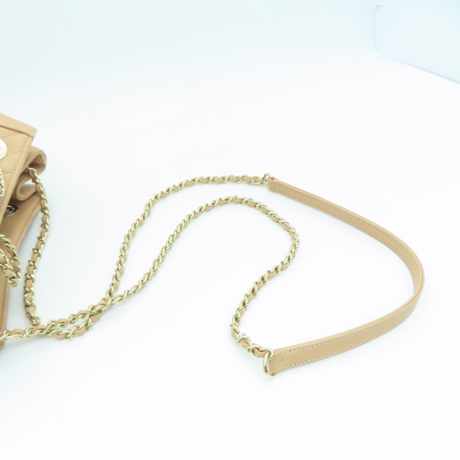 CHANEL 牛皮皮革Chain Shoulder金扣肩背袋杏色