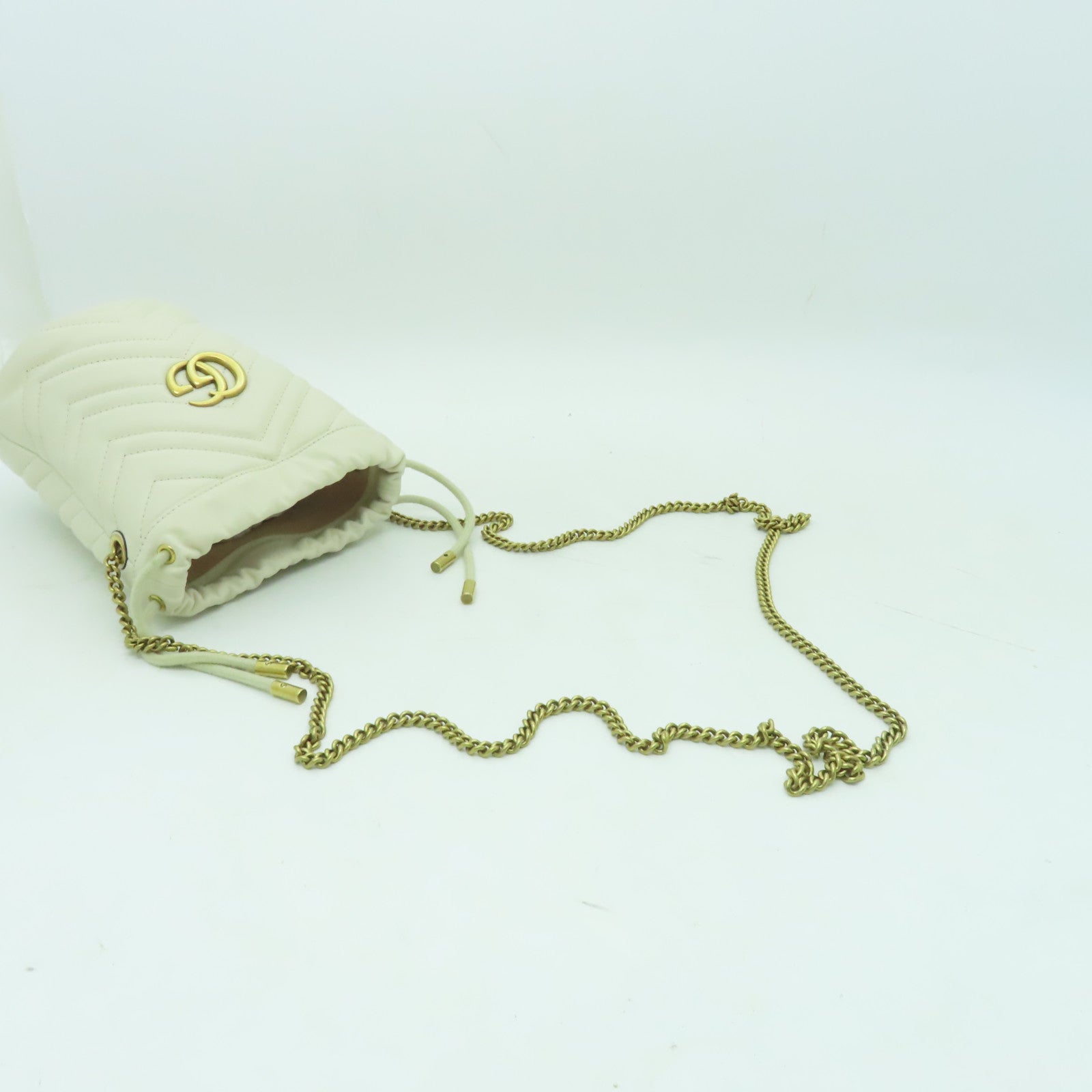 GUCCI 牛皮皮革GG Marmont金扣鏈帶肩背袋白色