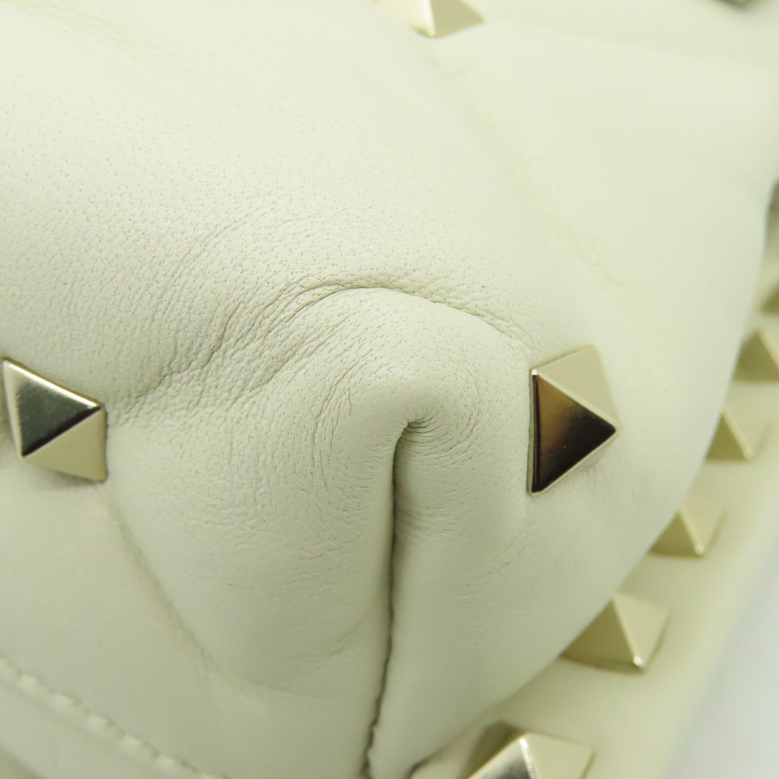 Valentino 羊皮皮革Garavani Rockstud Spike金扣鏈帶肩背袋白色