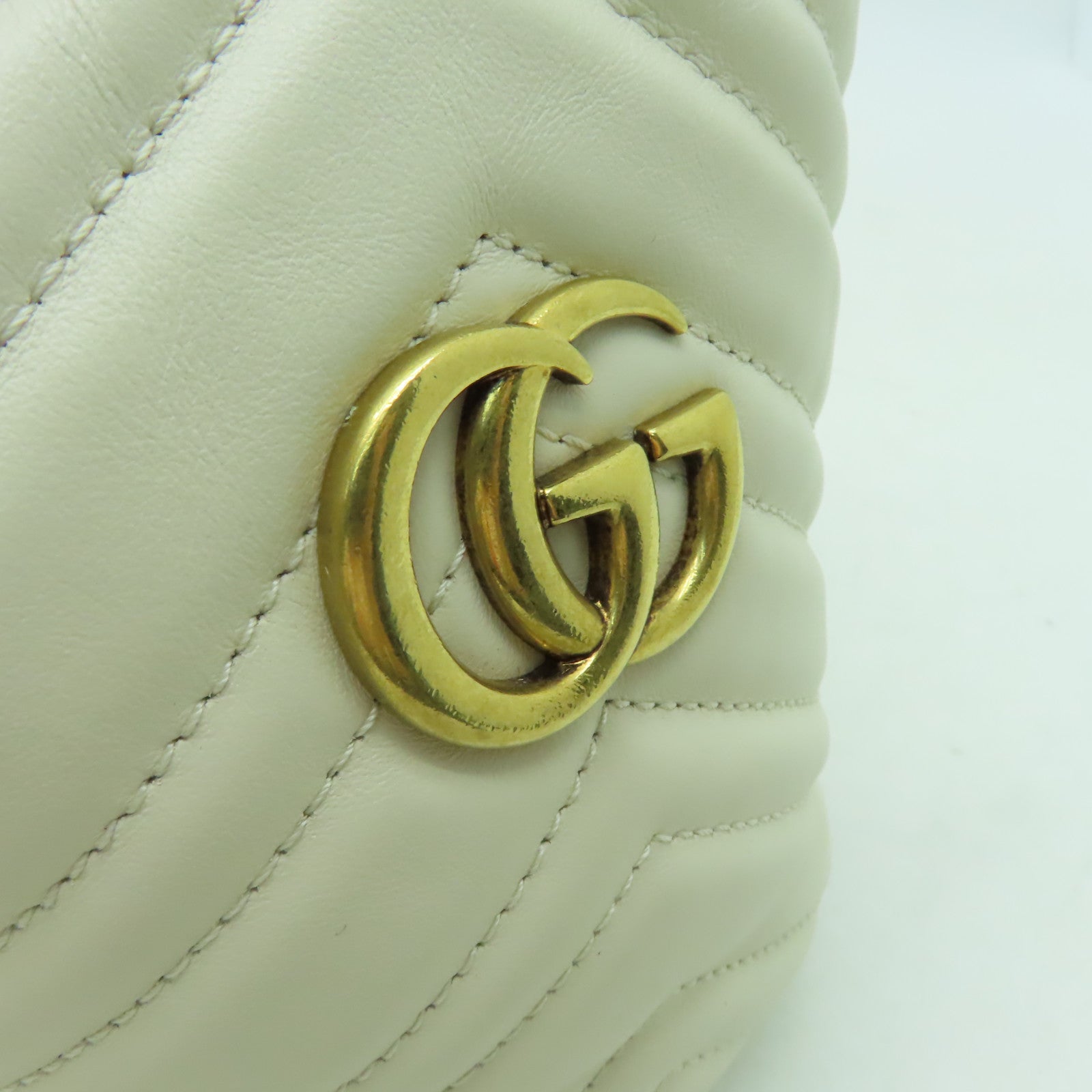 GUCCI 牛皮皮革GG Marmont金扣鏈帶肩背袋白色