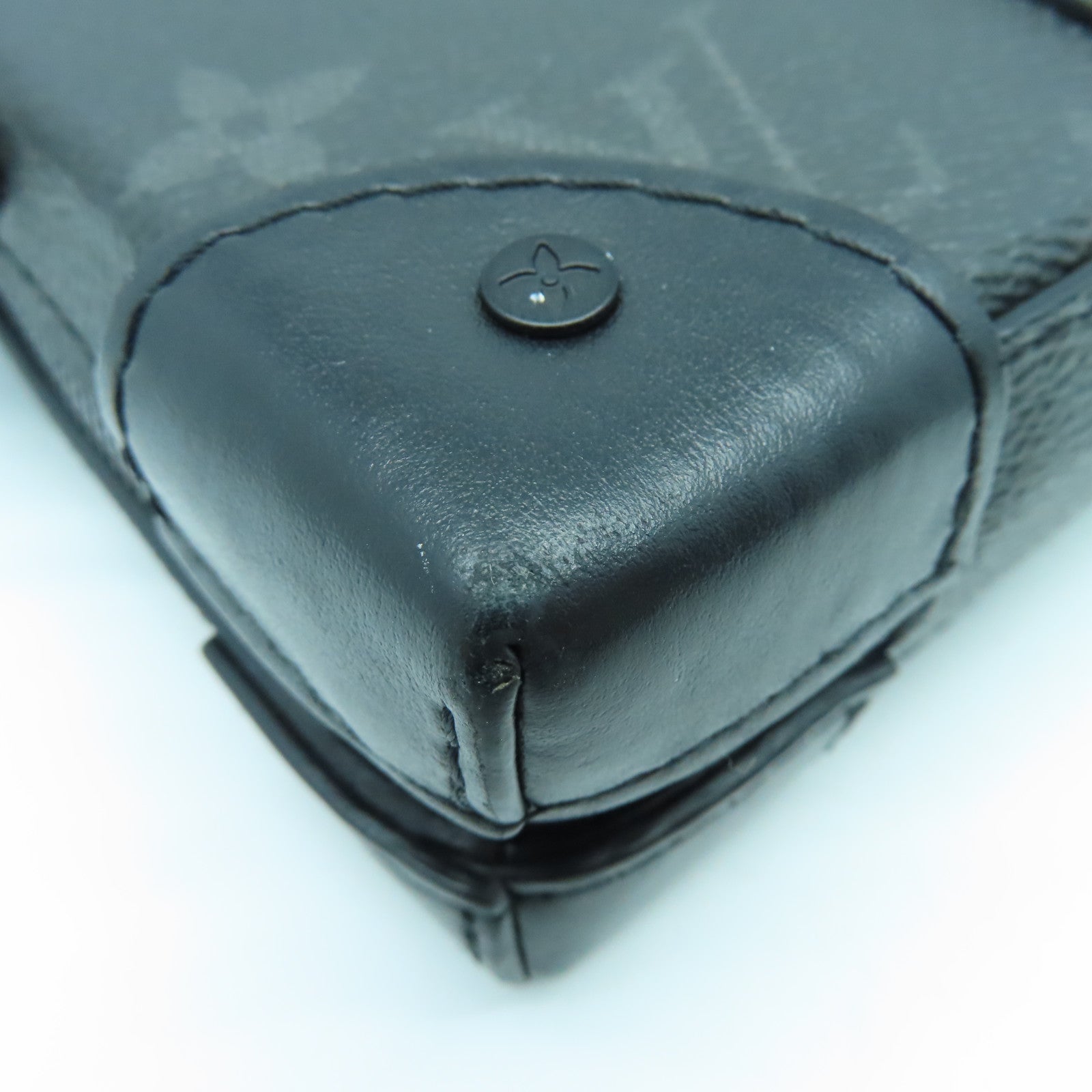 LOUIS VUITTON Monogram Eclipse Soft Trunk Wallet肩背袋黑色