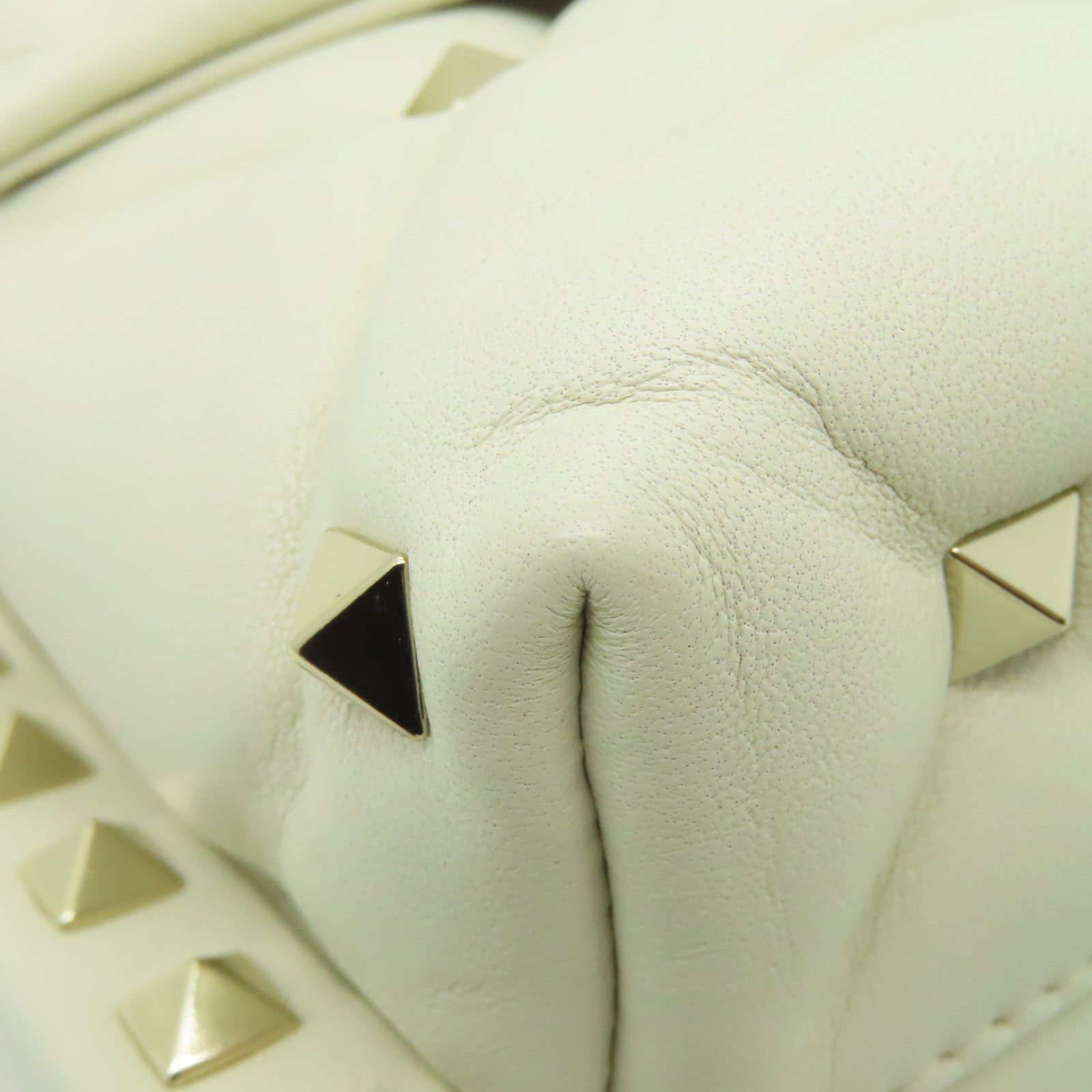 Valentino 羊皮皮革Garavani Rockstud Spike金扣鏈帶肩背袋白色