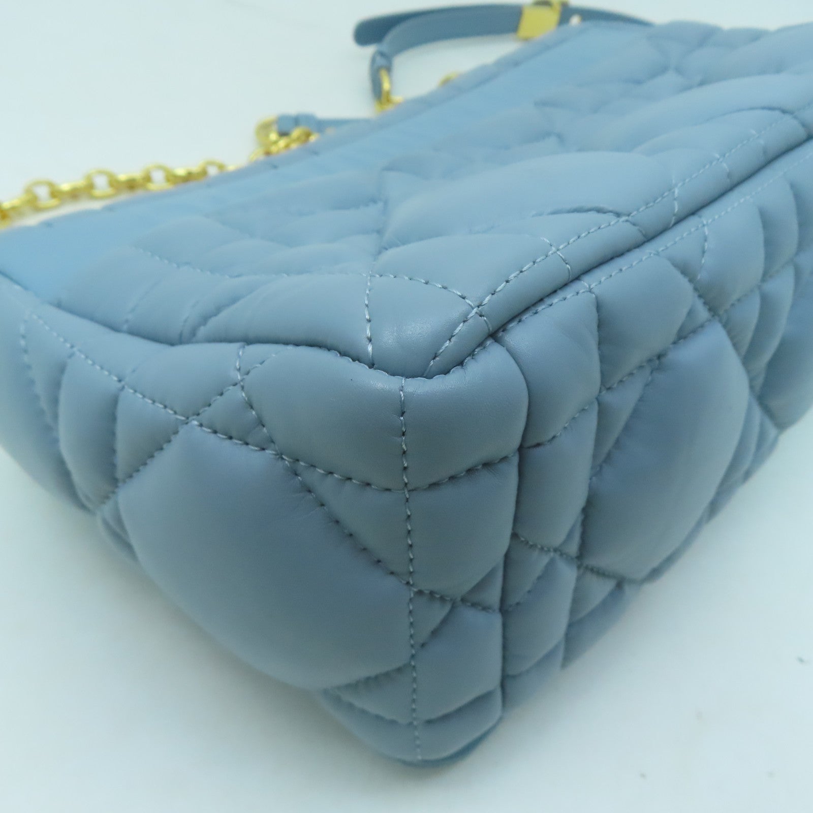 Dior 羊皮皮革Medium Dior Caro Bag金扣鏈帶肩背袋淺藍色