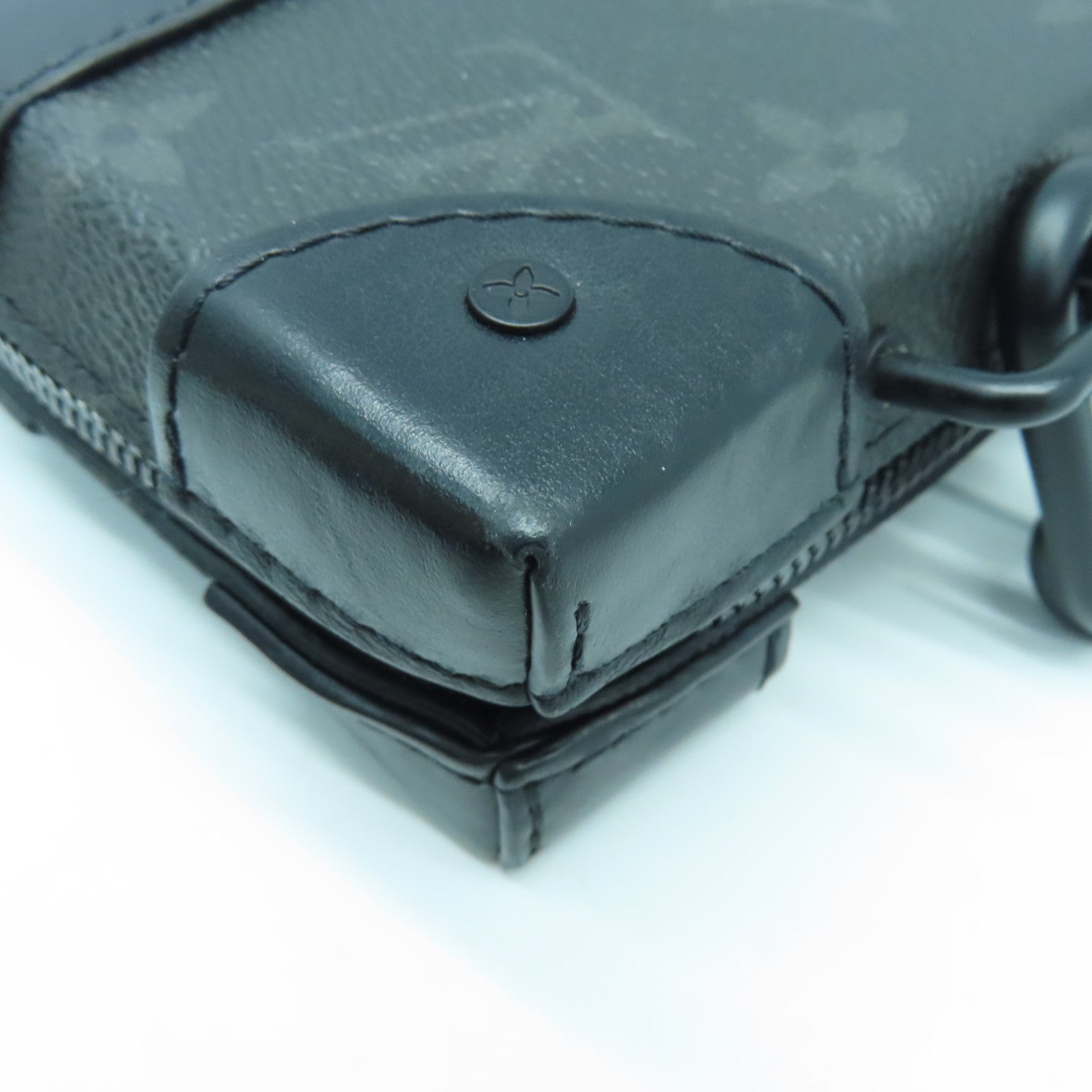 LOUIS VUITTON Monogram Eclipse Soft Trunk Wallet肩背袋黑色