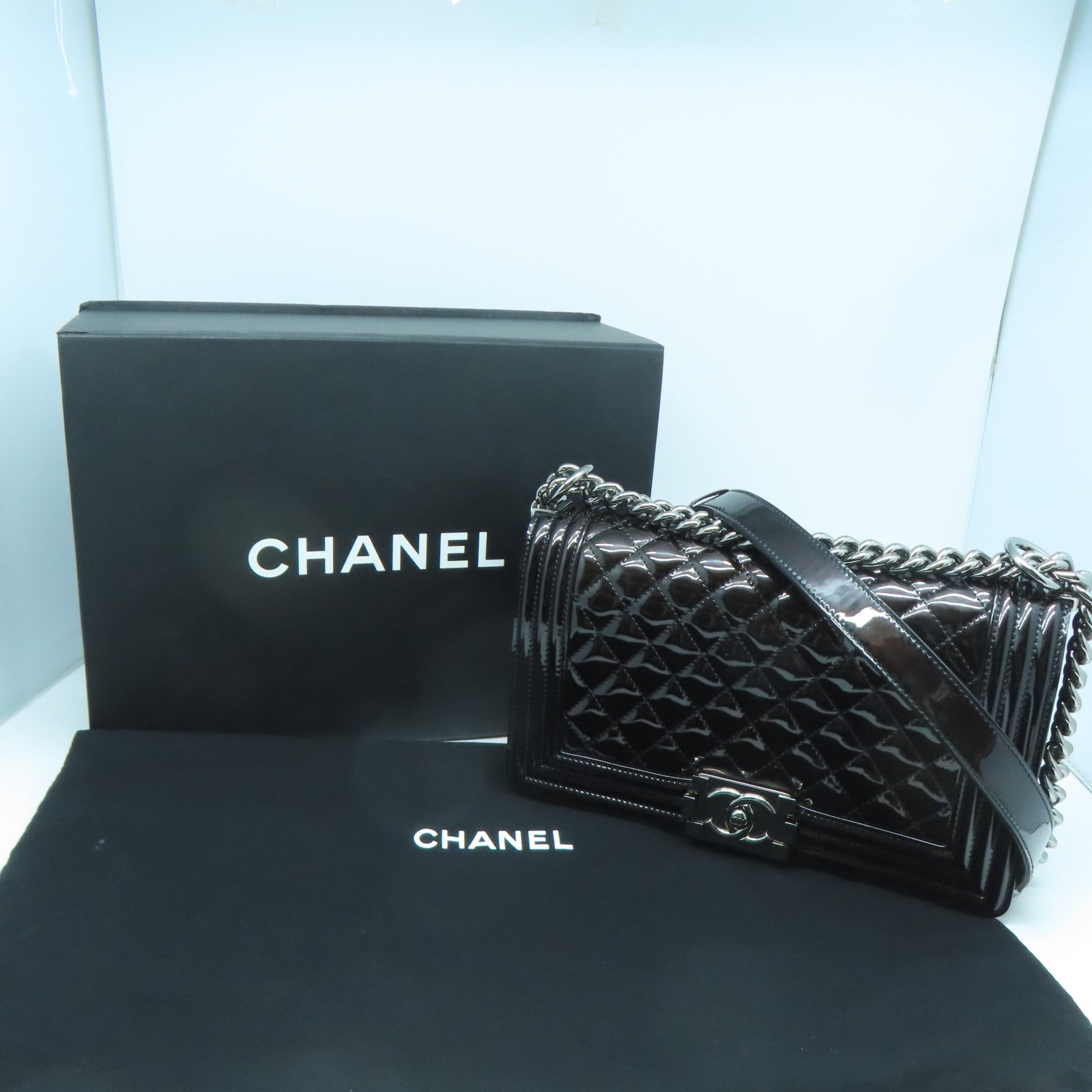 CHANEL 菱格漆皮皮革Boy 25銀扣鏈帶肩背袋黑色