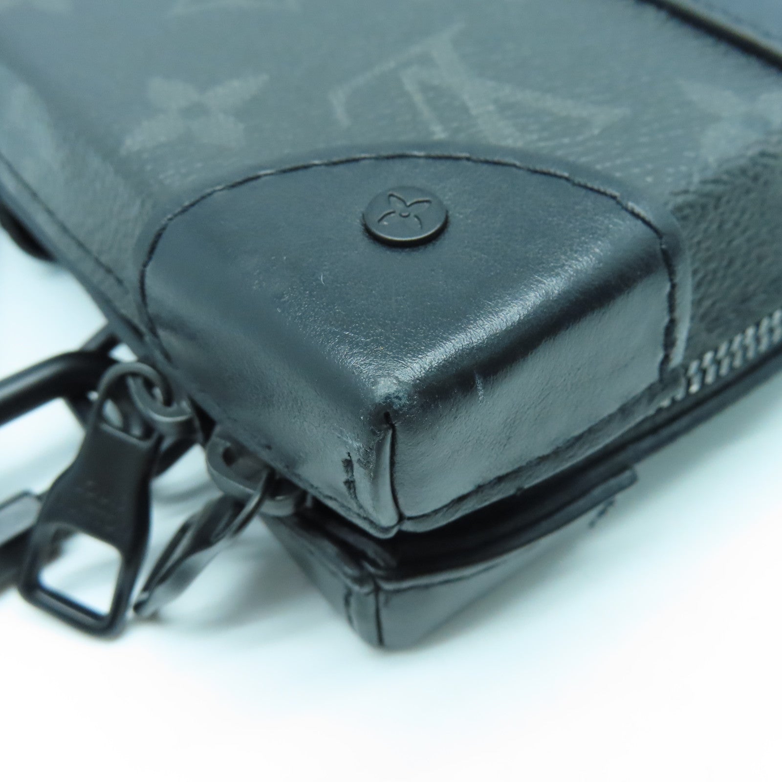 LOUIS VUITTON Monogram Eclipse Soft Trunk Wallet肩背袋黑色