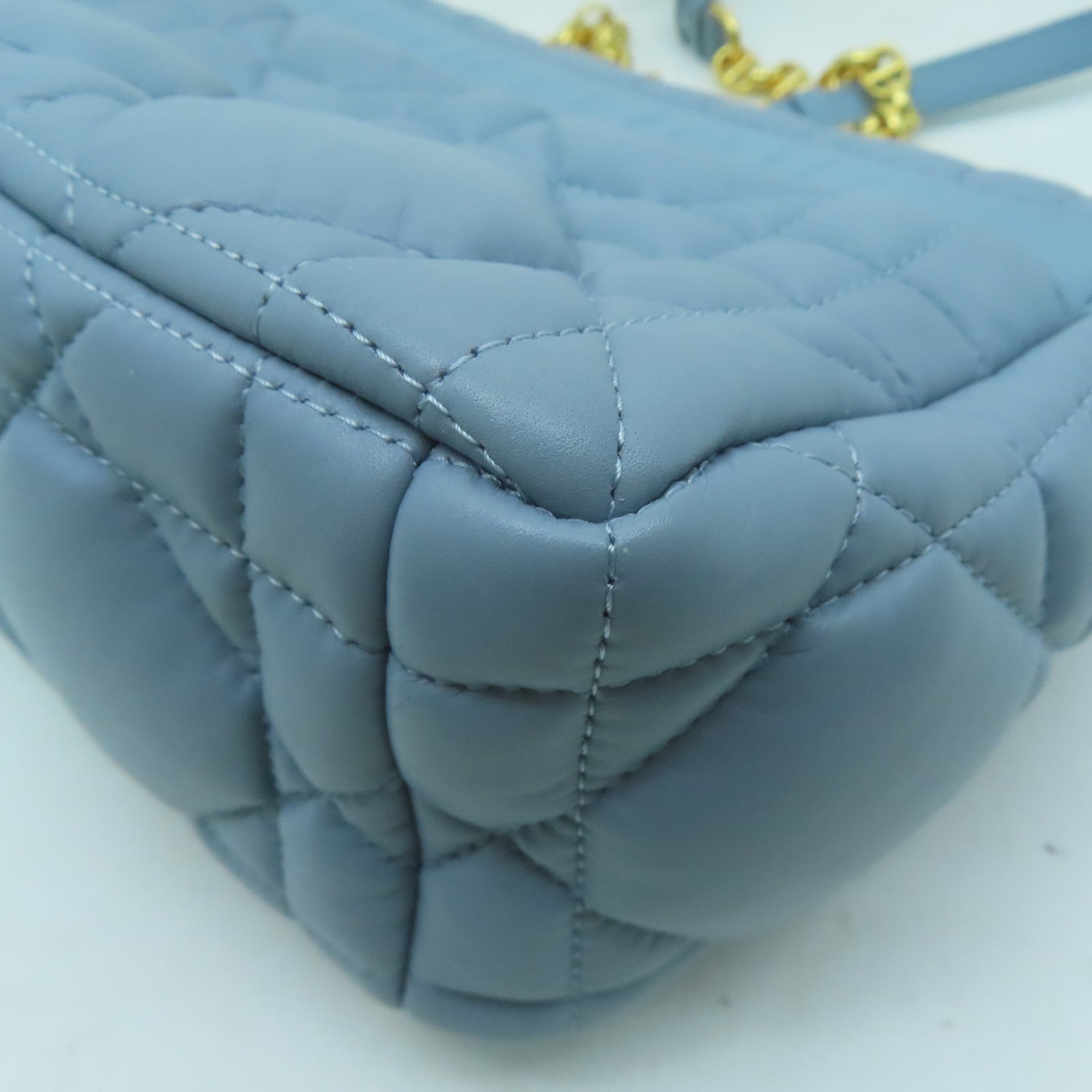 Dior 羊皮皮革Medium Dior Caro Bag金扣鏈帶肩背袋淺藍色