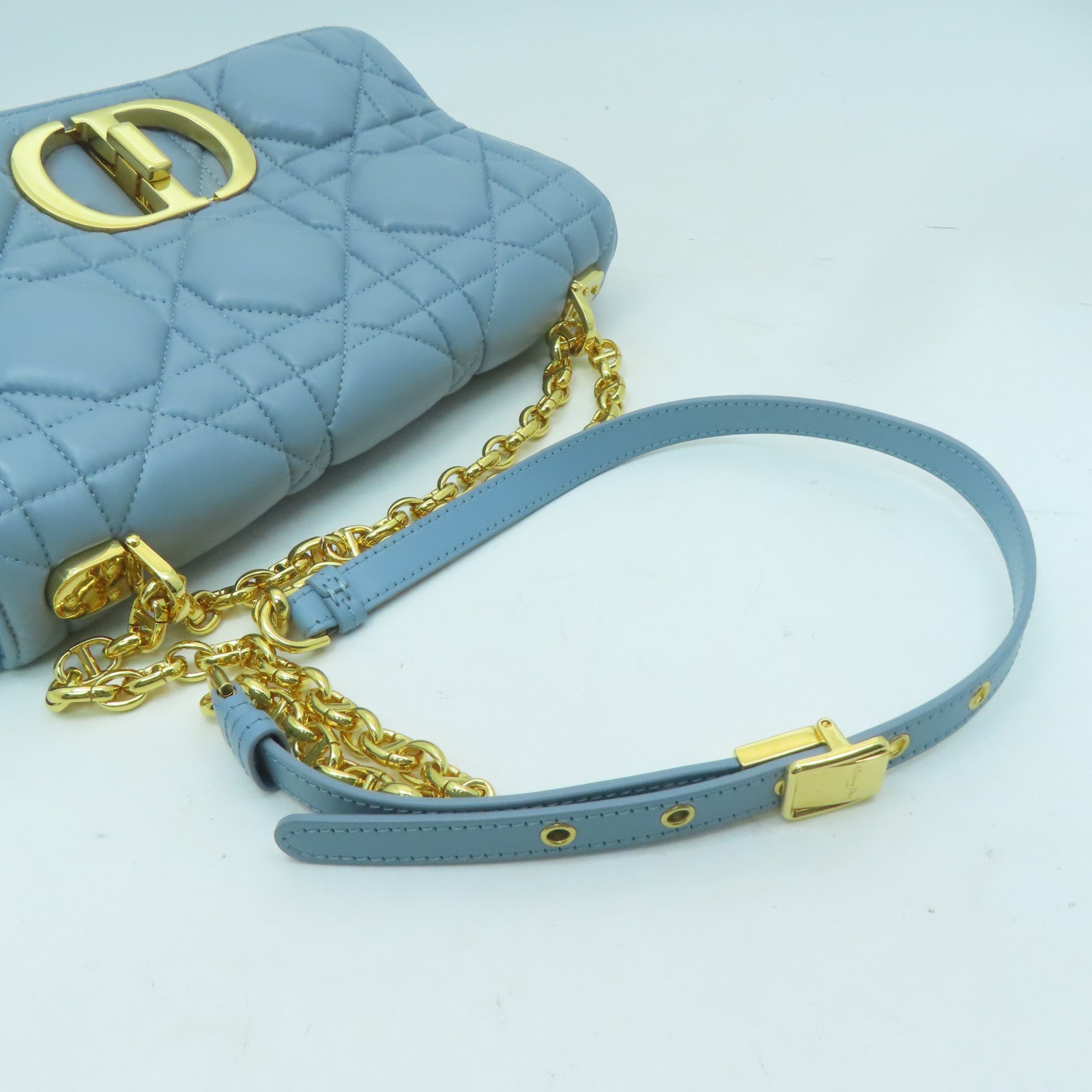 Dior 羊皮皮革Medium Dior Caro Bag金扣鏈帶肩背袋淺藍色