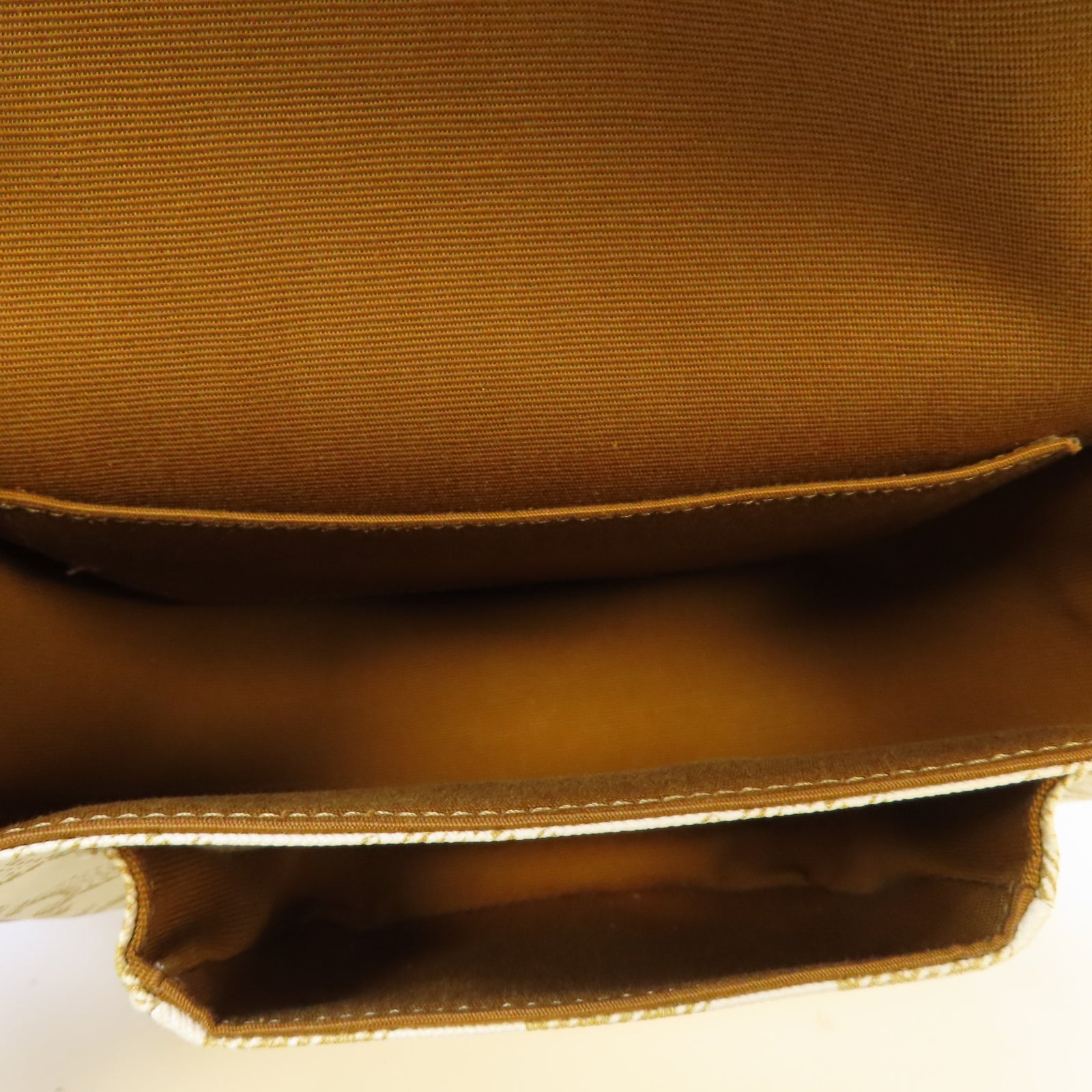 CELINE Triomphe帆布Folco Shoulder Bag金扣肩背袋白色