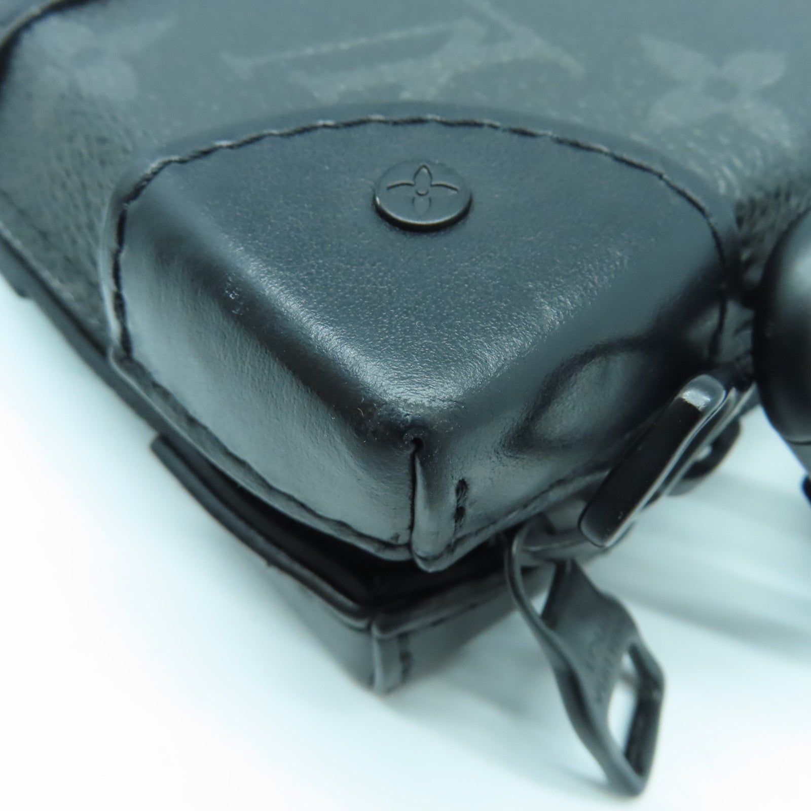 LOUIS VUITTON Monogram Eclipse Soft Trunk Wallet肩背袋黑色