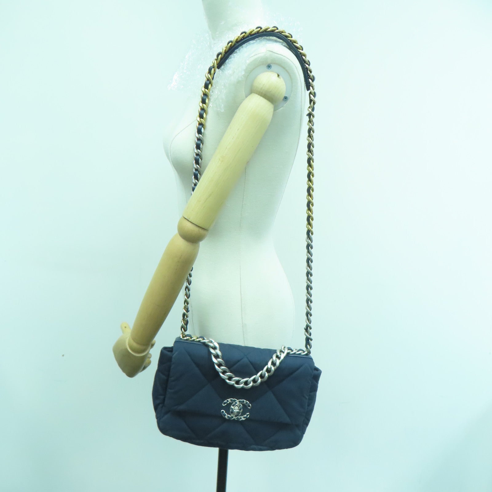 CHANEL 菱格布Chanel 19手挽肩背兩用袋藍色