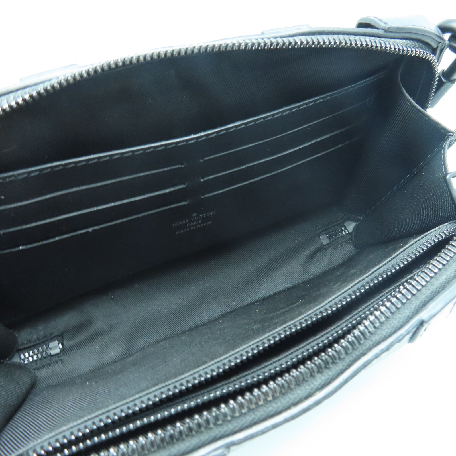 LOUIS VUITTON Monogram Eclipse Soft Trunk Wallet肩背袋黑色
