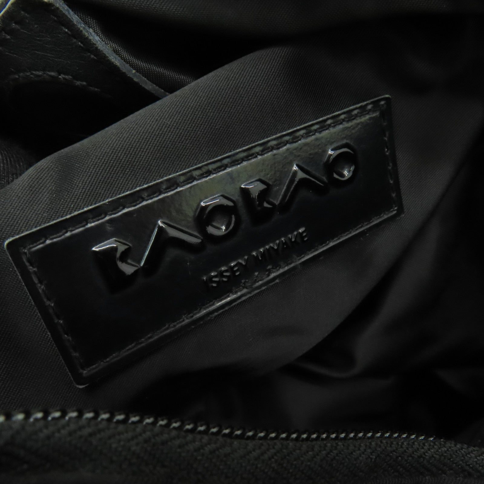 ISSEY MIYAKE PVC Bao Bao銀扣肩背袋黑色