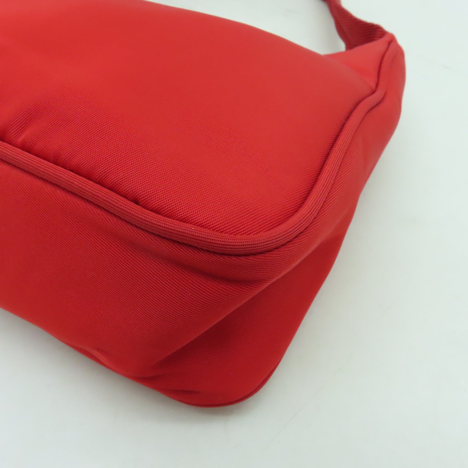 PRADA 尼龍Shoulder Bag銀扣肩背袋紅色