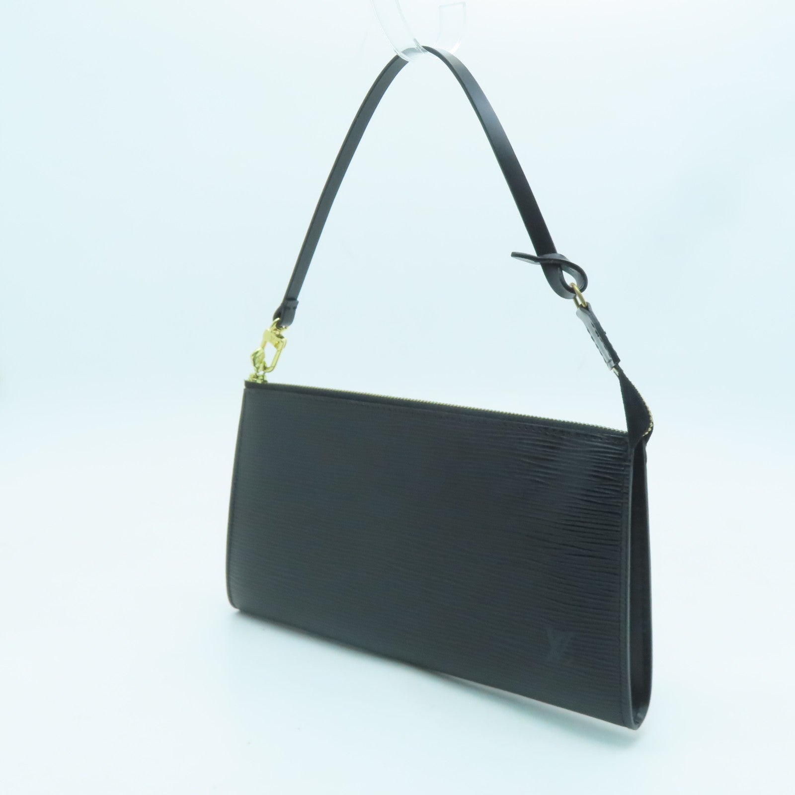 LOUIS VUITTON Epi Pochette Accessories金扣手拿包黑色