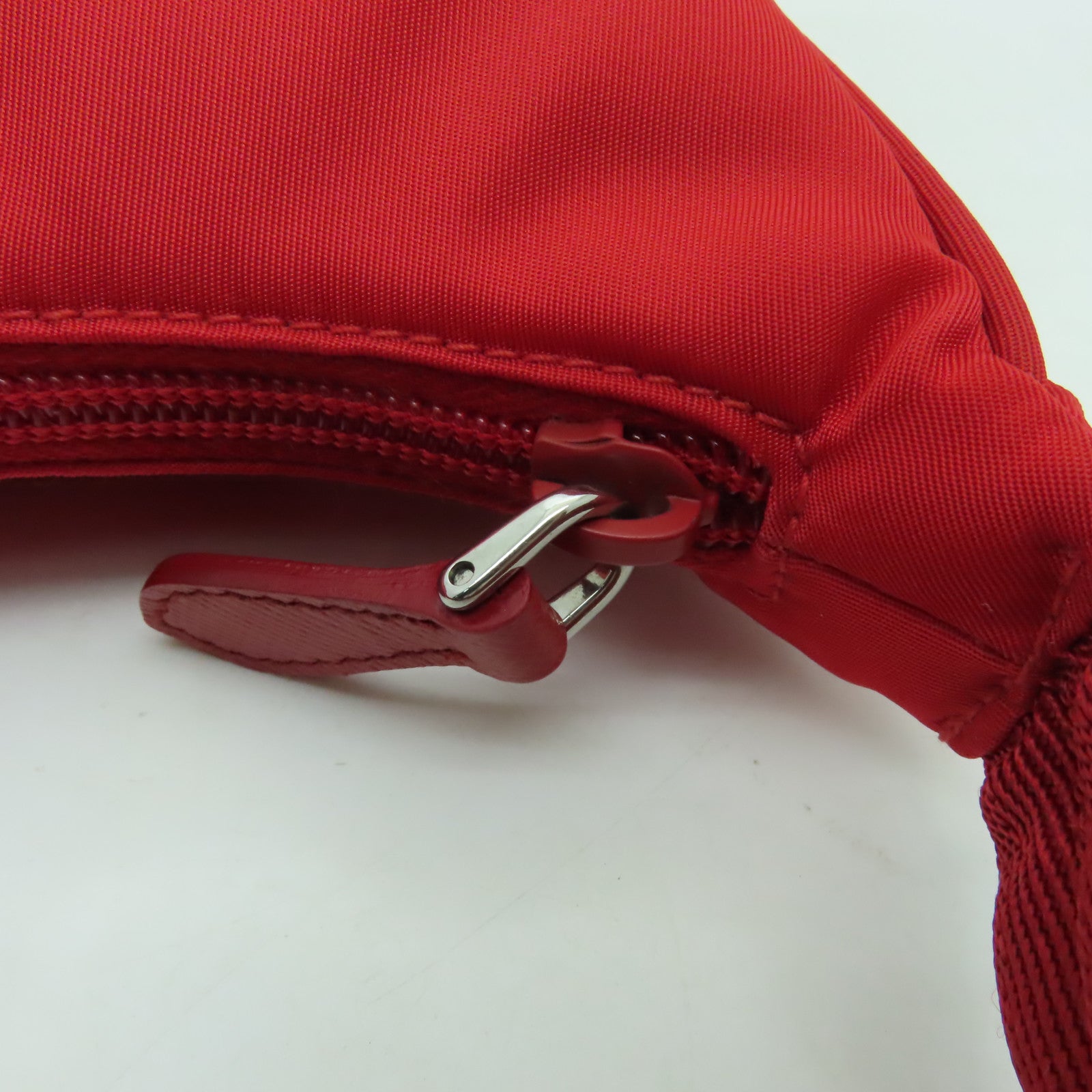 PRADA 尼龍Shoulder Bag銀扣肩背袋紅色