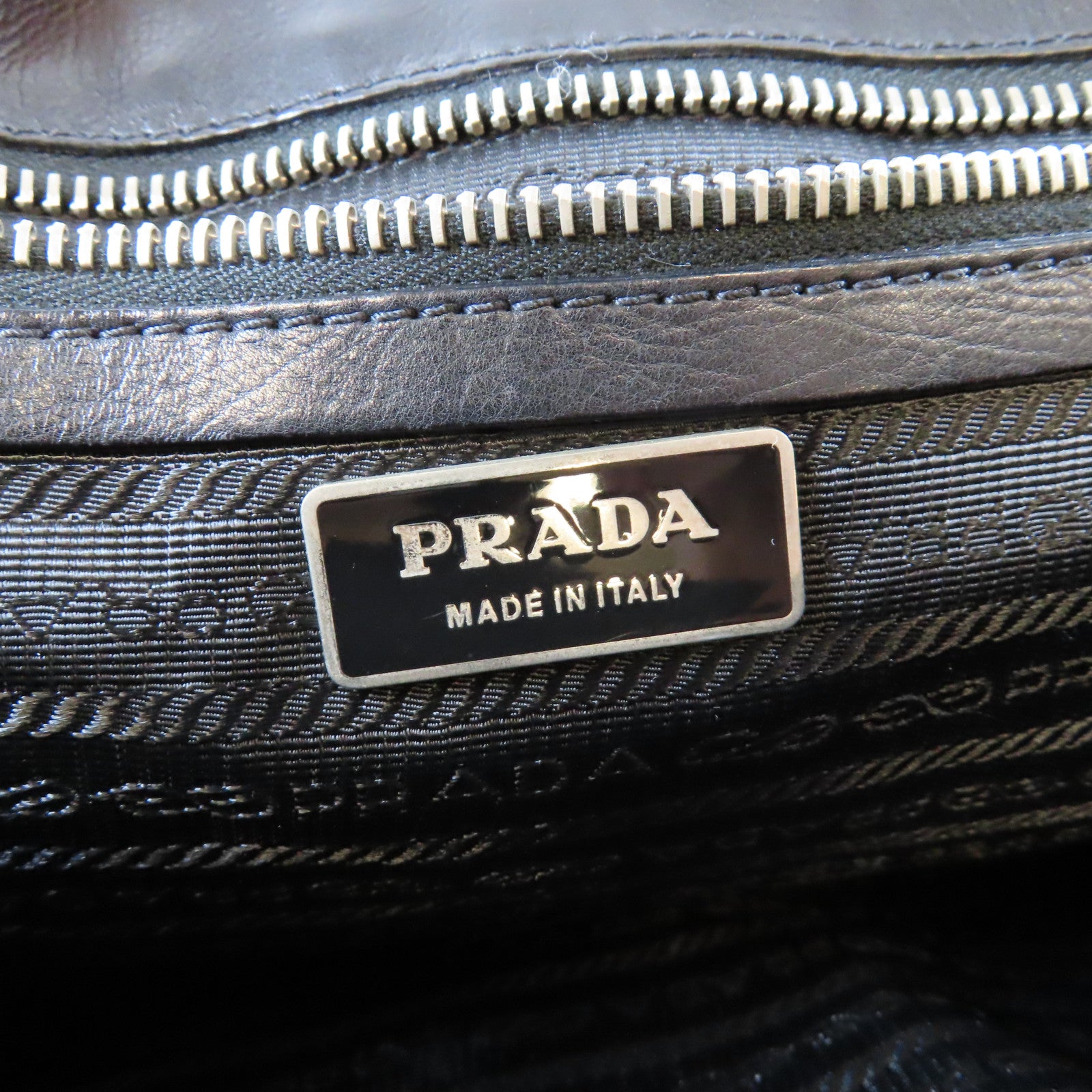 PRADA 尼龍Shoulder Bag銀扣肩背袋黑色