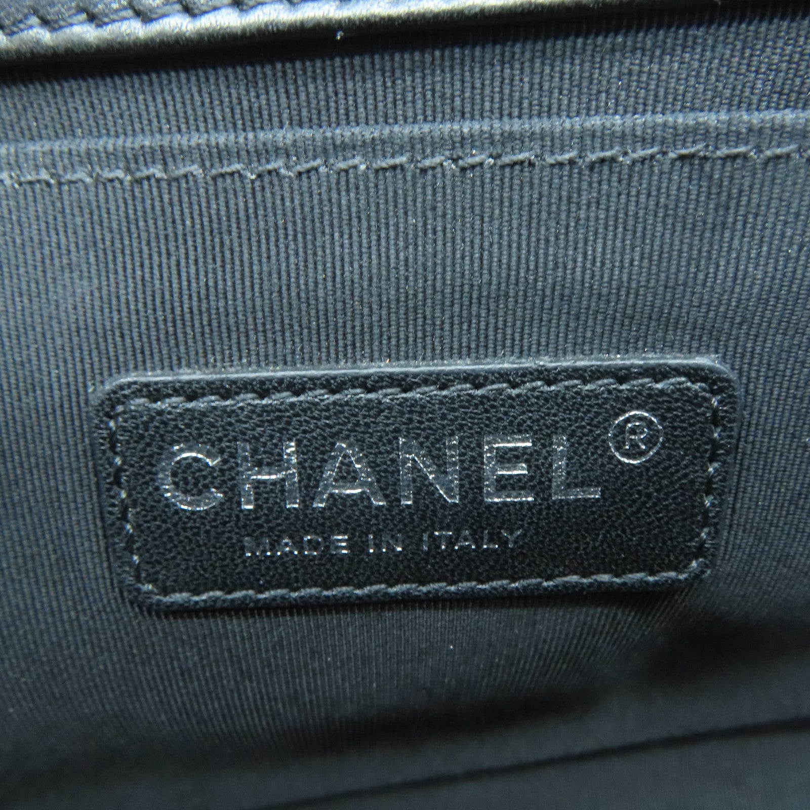 CHANEL 菱格漆皮皮革Boy 25銀扣鏈帶肩背袋黑色