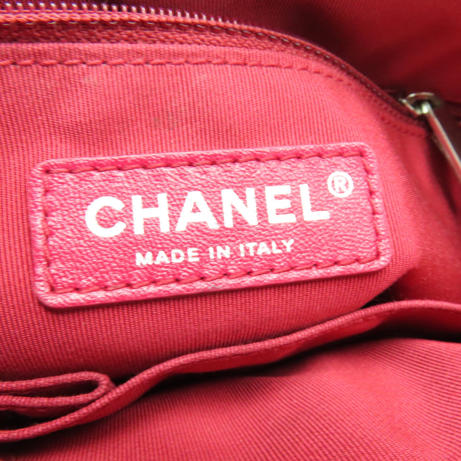 CHANEL 菱格牛皮皮革Gabrielle Hobo金扣/銀扣鏈帶肩背袋白色/黒色
