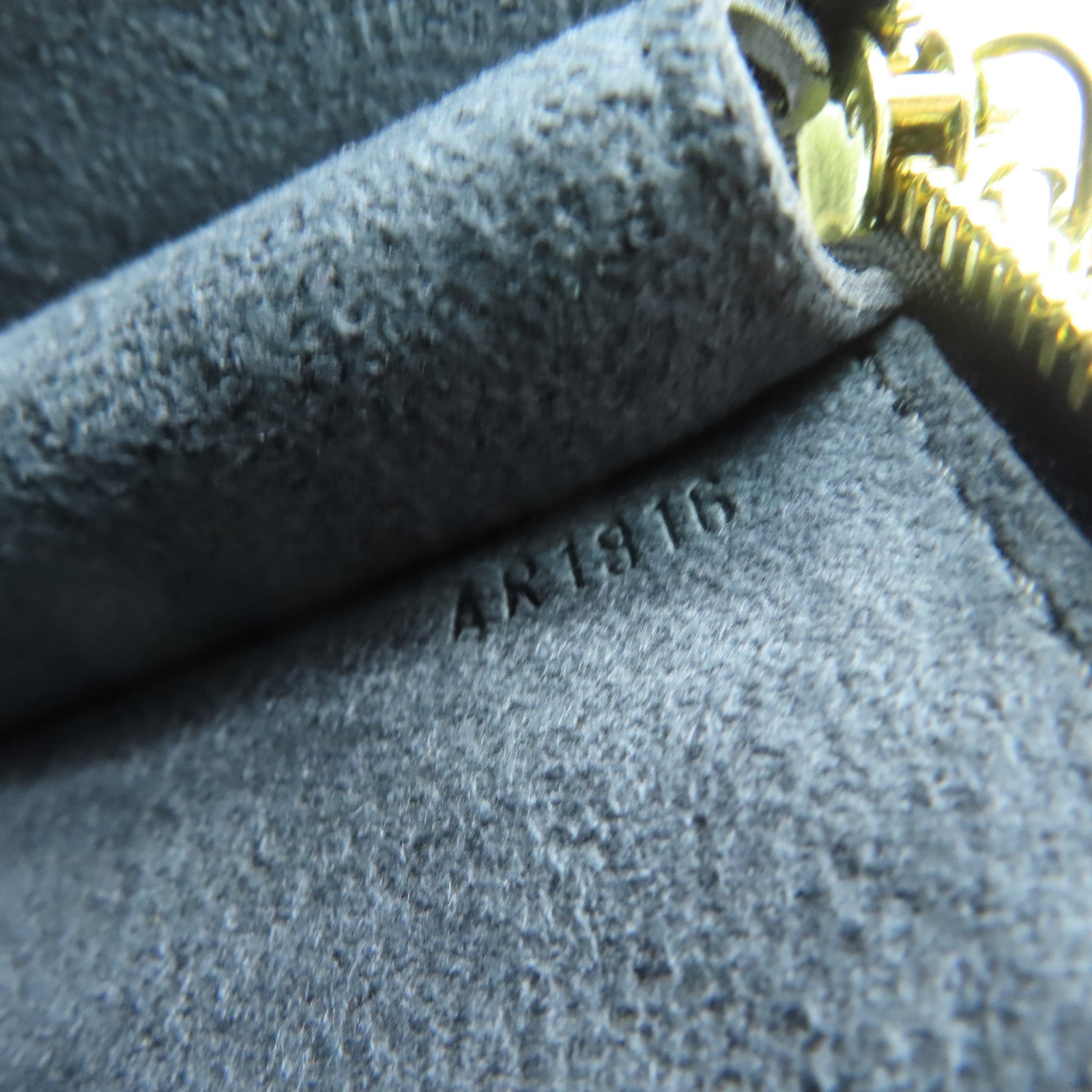 LOUIS VUITTON Epi Pochette Accessories金扣手拿包黑色