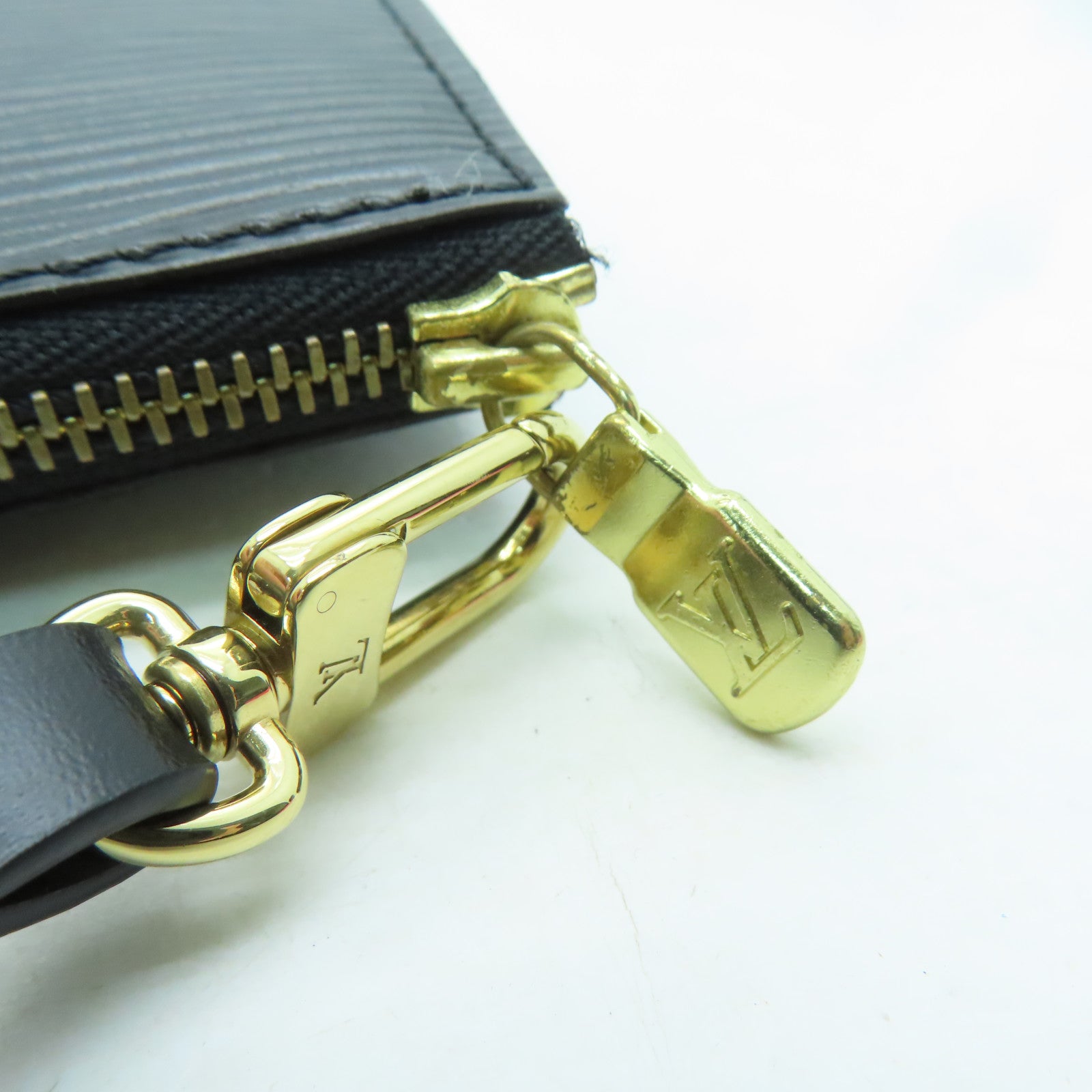 LOUIS VUITTON Epi Pochette Accessories金扣手拿包黑色
