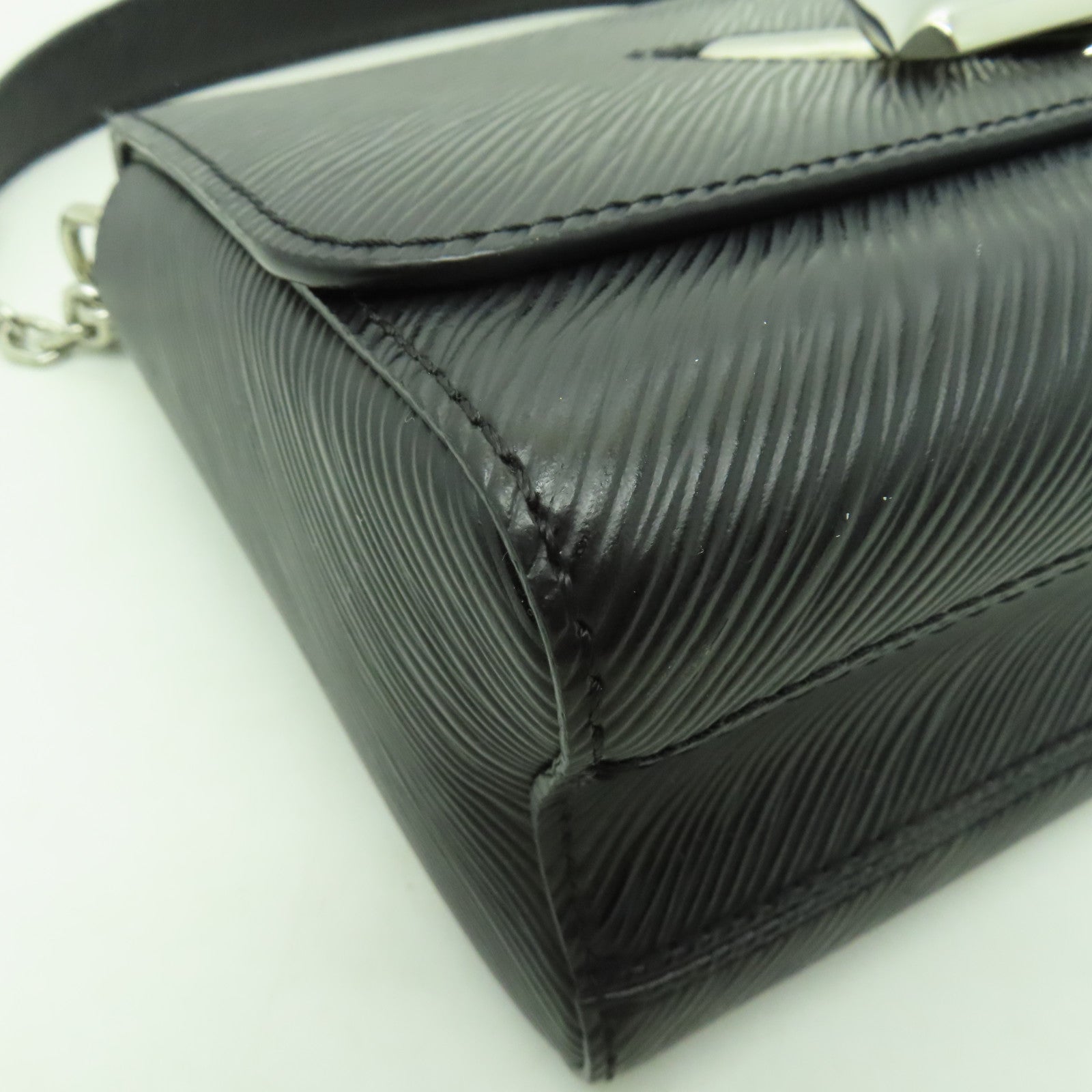 LOUIS VUITTON Epi Twist MM銀扣鏈帶肩背袋黒色