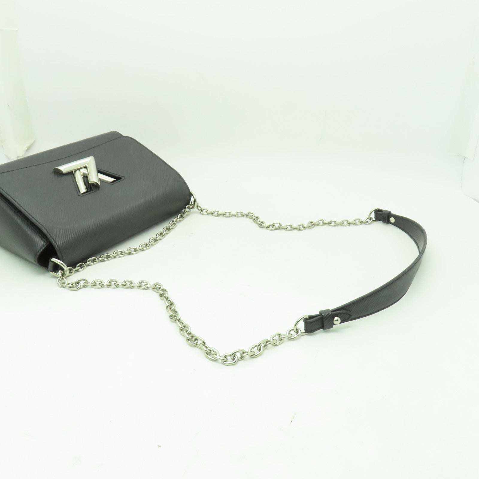 LOUIS VUITTON Epi Twist MM銀扣鏈帶肩背袋黒色