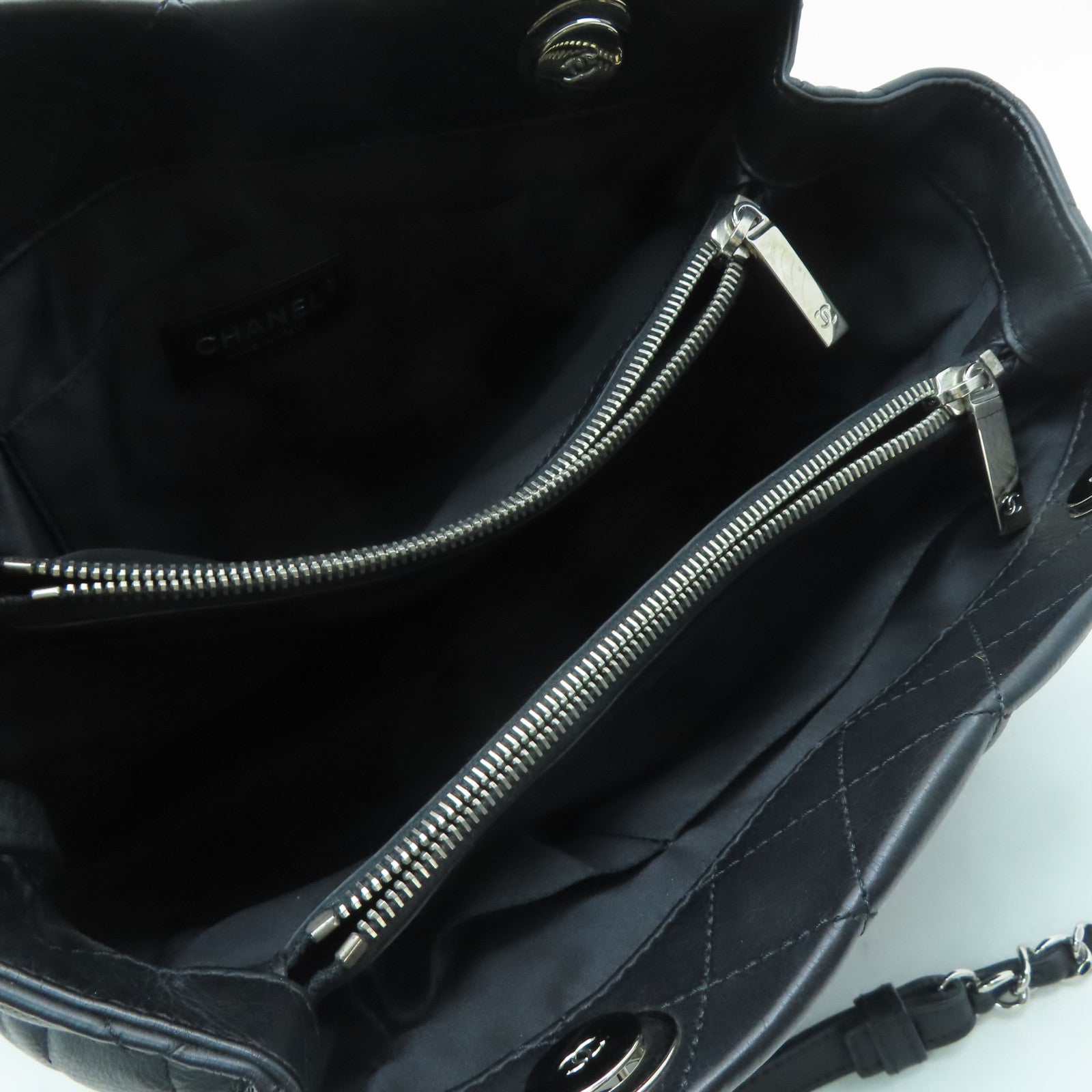 CHANEL 菱格牛皮皮革Shoulder Bag銀扣肩背袋黑色