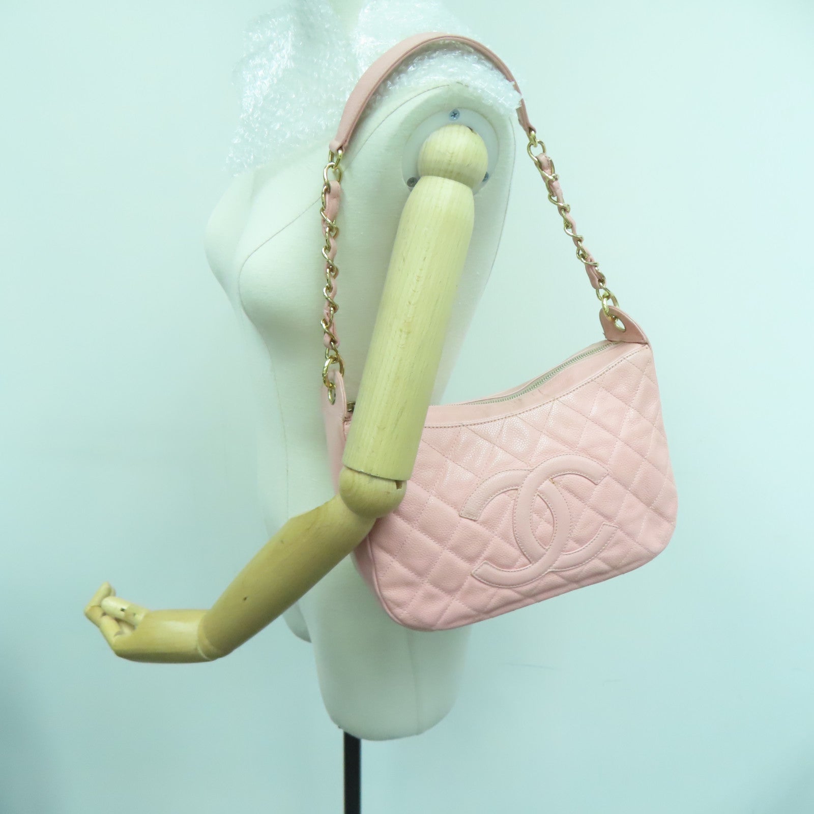 CHANEL 菱格Caviar皮革Chain Shoulder金扣肩背袋粉红