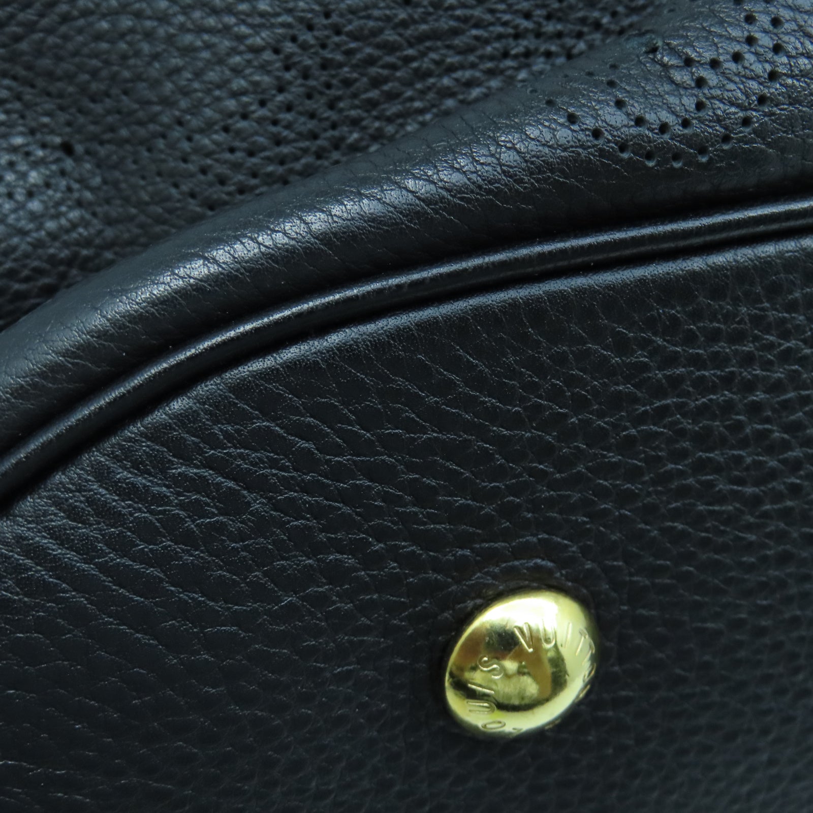 LOUIS VUITTON Mahina Mahina XL金扣手挽袋黑色