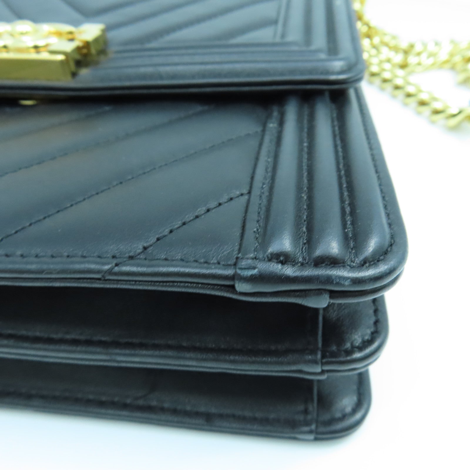 CHANEL 羊皮皮革Boy Chanel金扣鏈帶肩背袋黑色