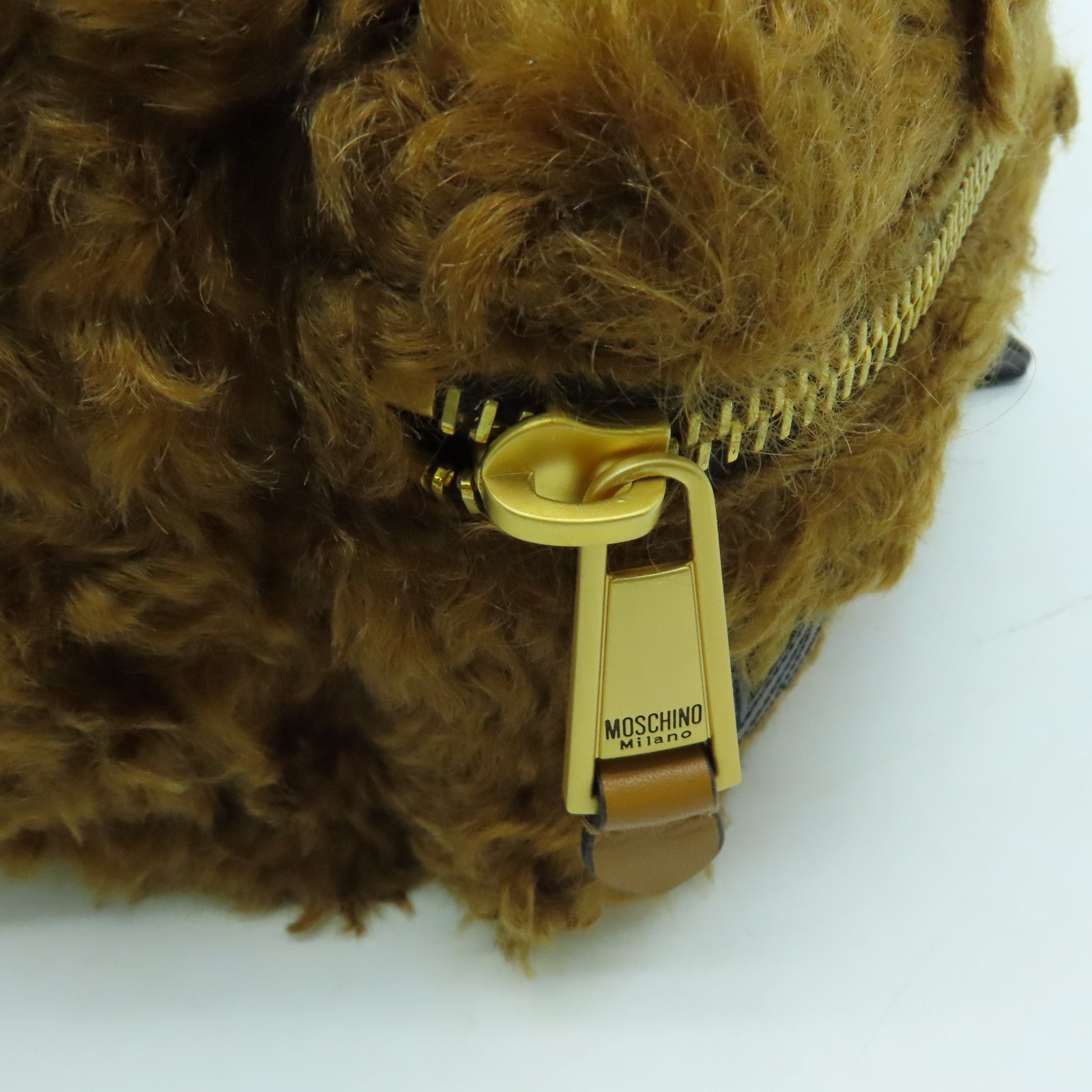 MOSCHINO 毛茸Backpack金扣背包棕色