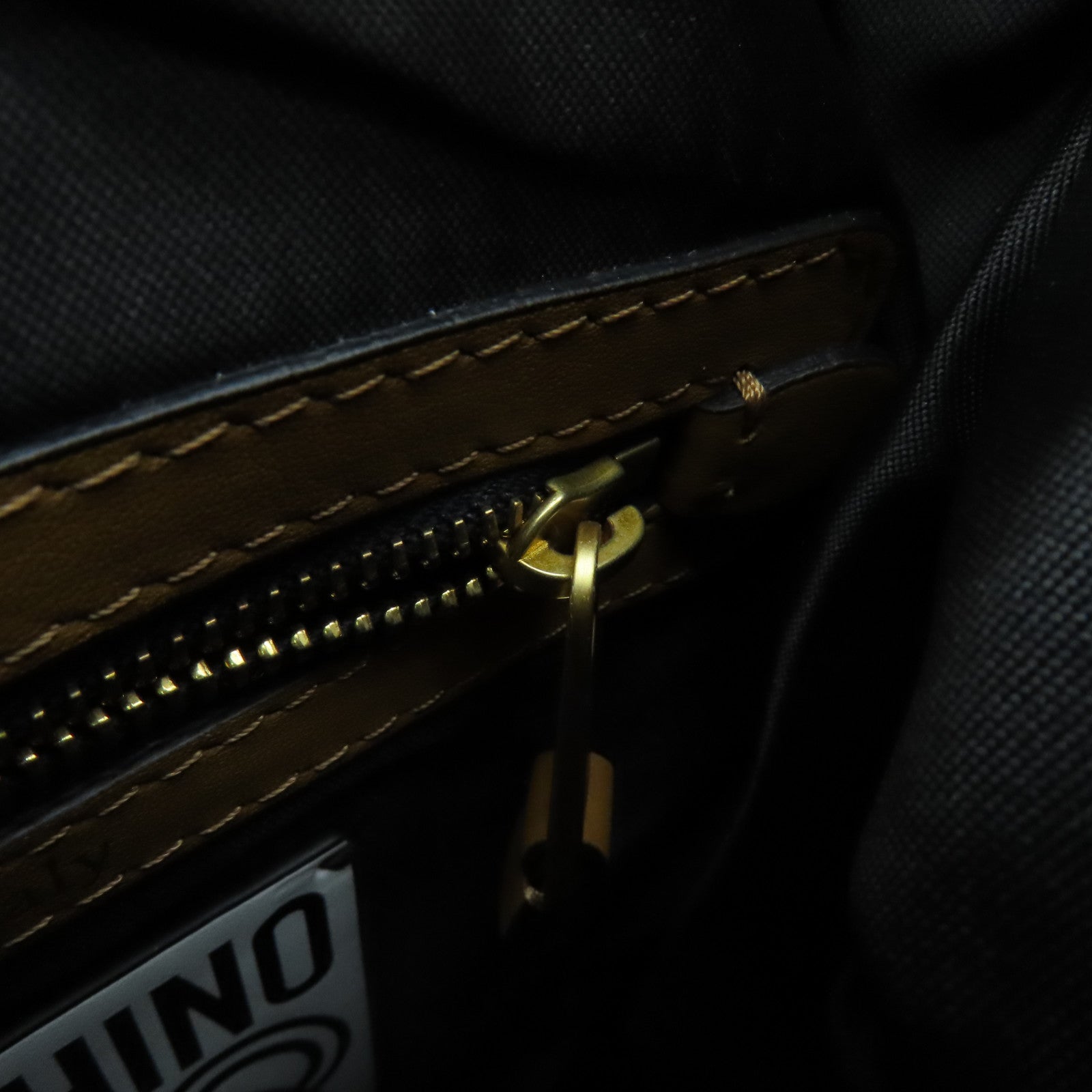 MOSCHINO 毛茸Backpack金扣背包棕色