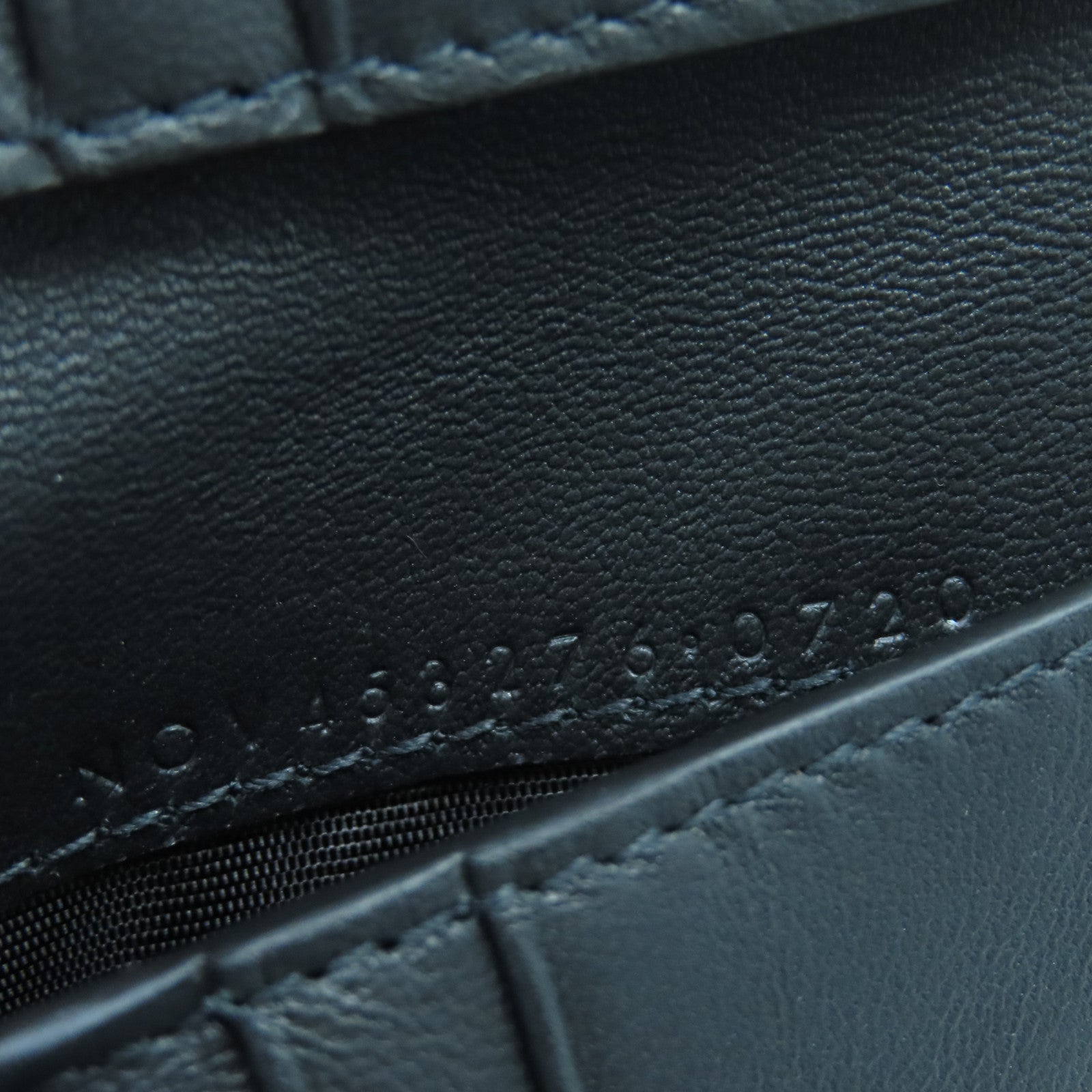 YVES SAINT LAURENT 牛皮皮革Wallet銀扣錢包黑色