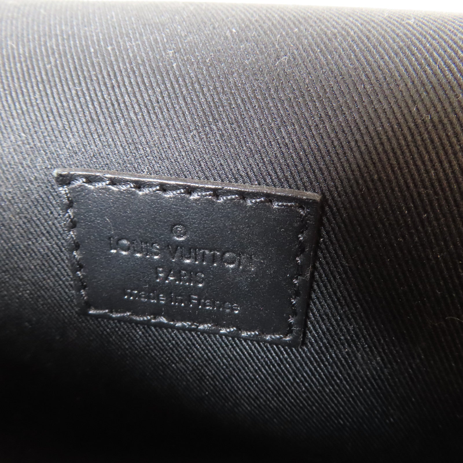 LOUIS VUITTON Monogram Eclipse Steamer Wearable Wallet黑扣肩背袋黑色