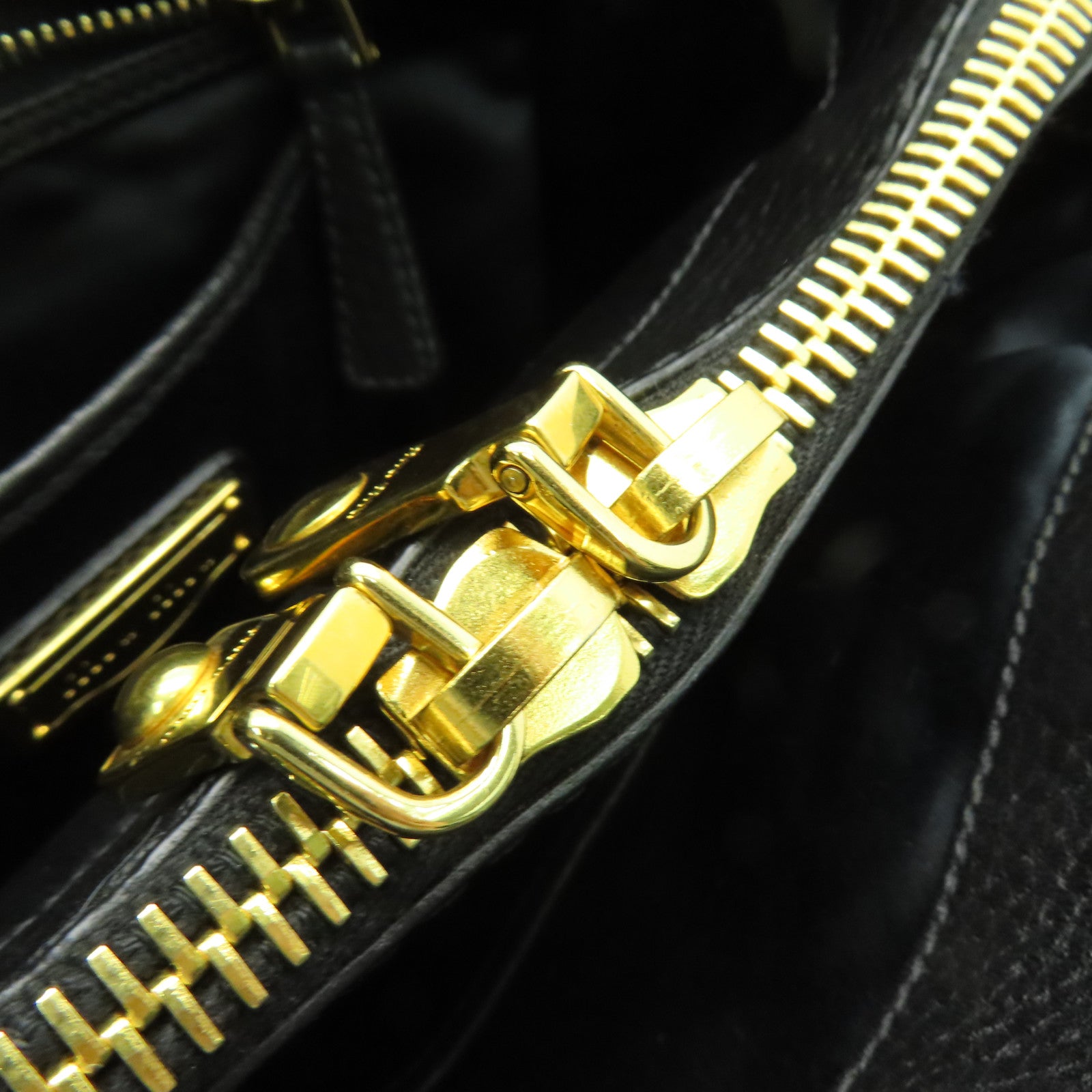 Miu Miu 牛皮皮革2way Shoulder Bag金扣手挽袋黑色