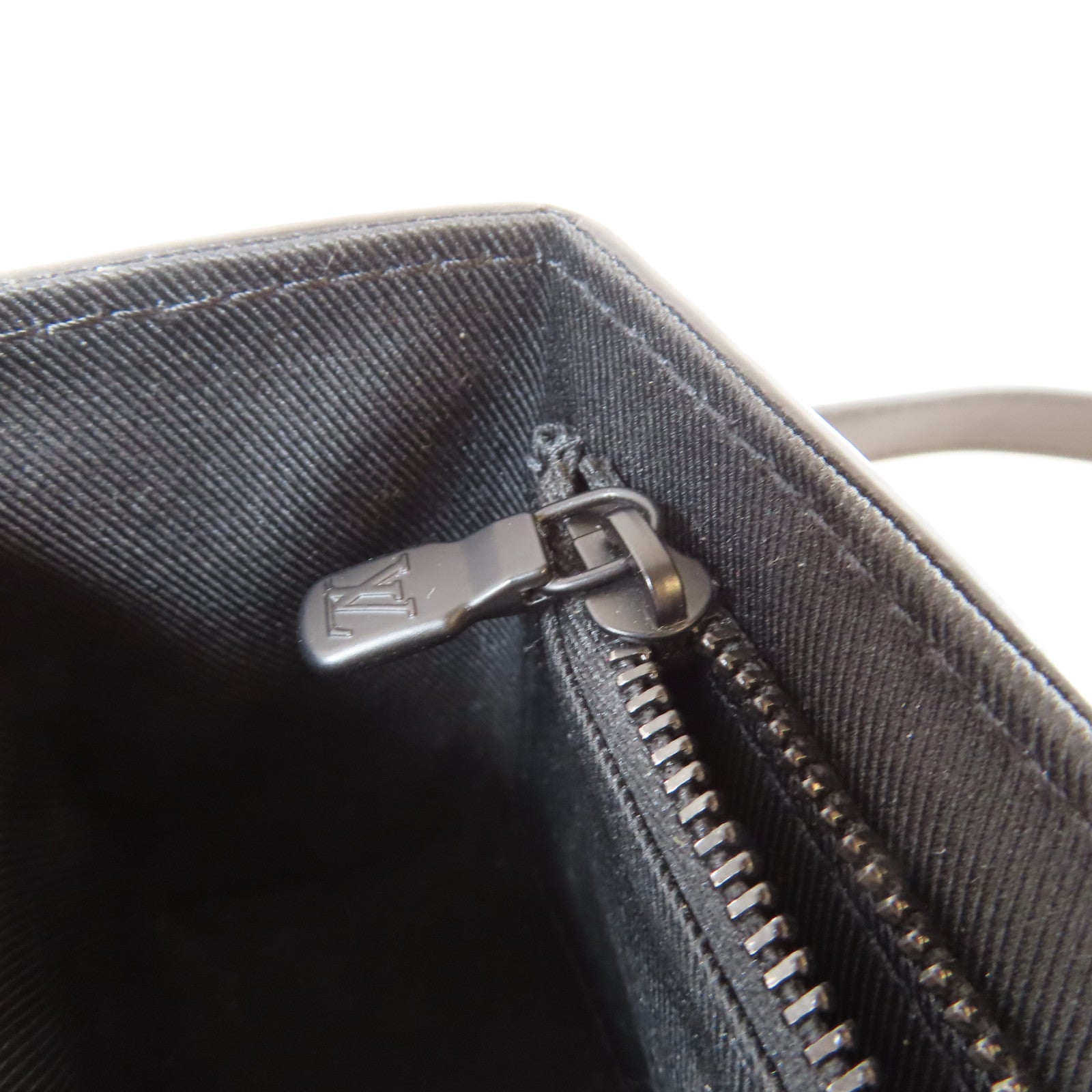 LOUIS VUITTON Monogram Eclipse Steamer Wearable Wallet黑扣肩背袋黑色