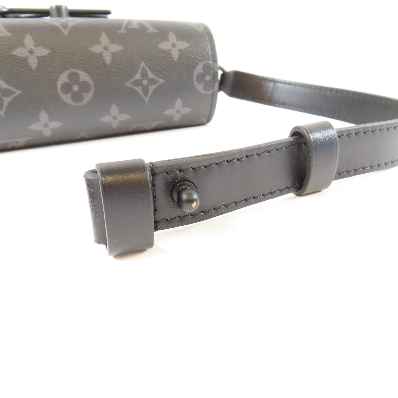 LOUIS VUITTON Monogram Eclipse Steamer Wearable Wallet黑扣肩背袋黑色
