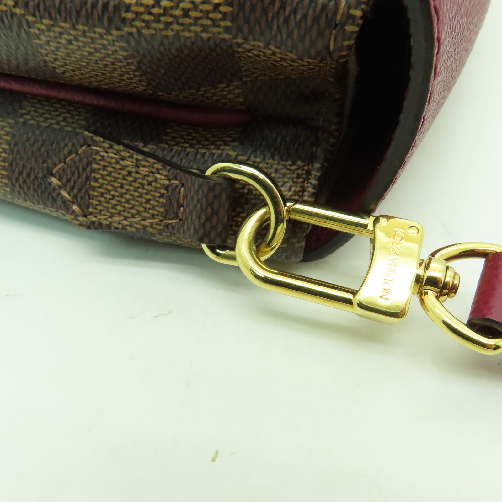 LOUIS VUITTON Damier Ebene Clapton金扣肩背袋啡色/酒紅色