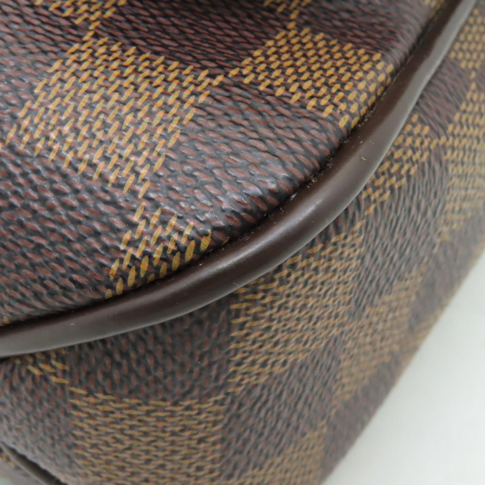 LOUIS VUITTON Damier District PM肩背袋啡色