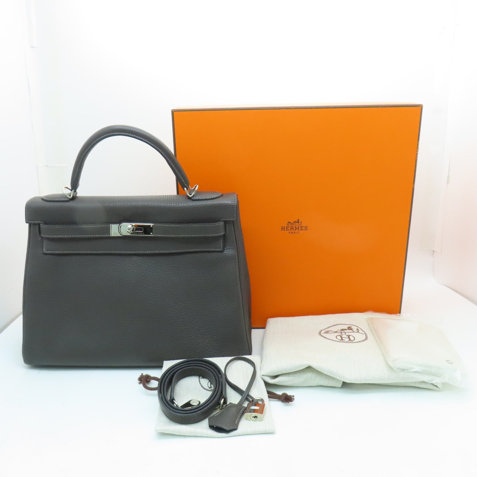 HERMES Clemence皮革Kelly 32银扣手挽袋灰色