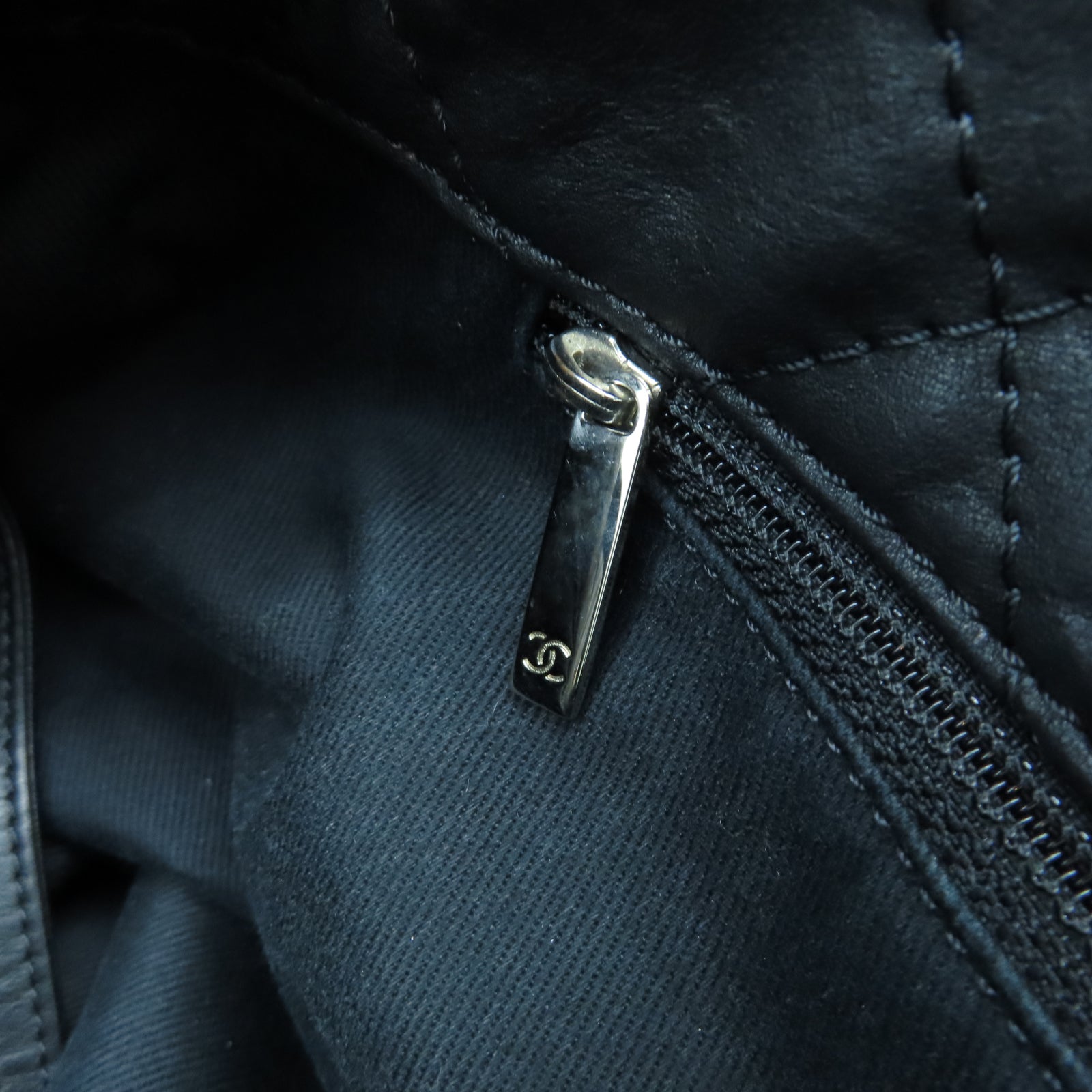 CHANEL 牛皮皮革Chain Shoulder銀扣鏈帶肩背袋黑色